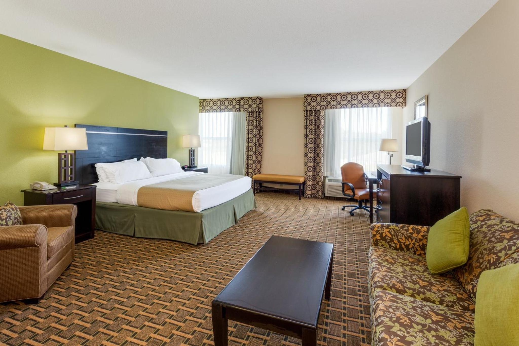 Statesboro Vacations - Holiday Inn Statesboro-University Area, an IHG Hotel - Property Image 4