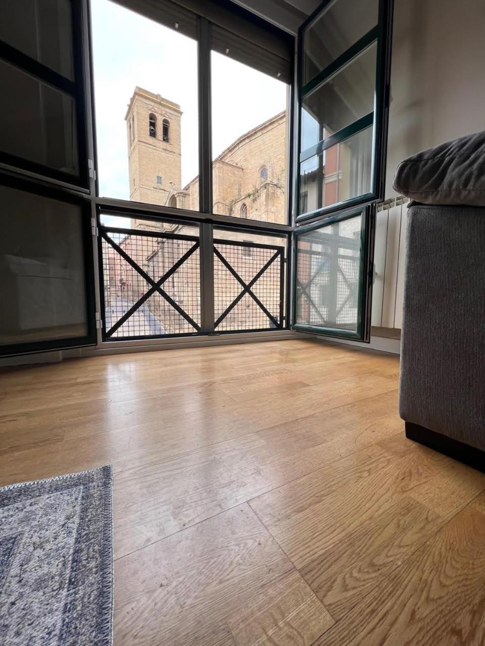 Santiago Tower Aire Ac casco antiguo By Apartamentos Logrono