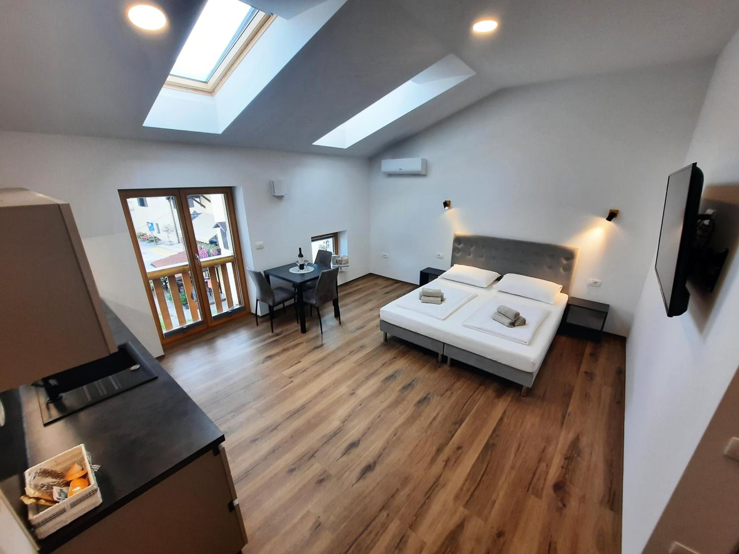 Apartments Hlapi with SPA