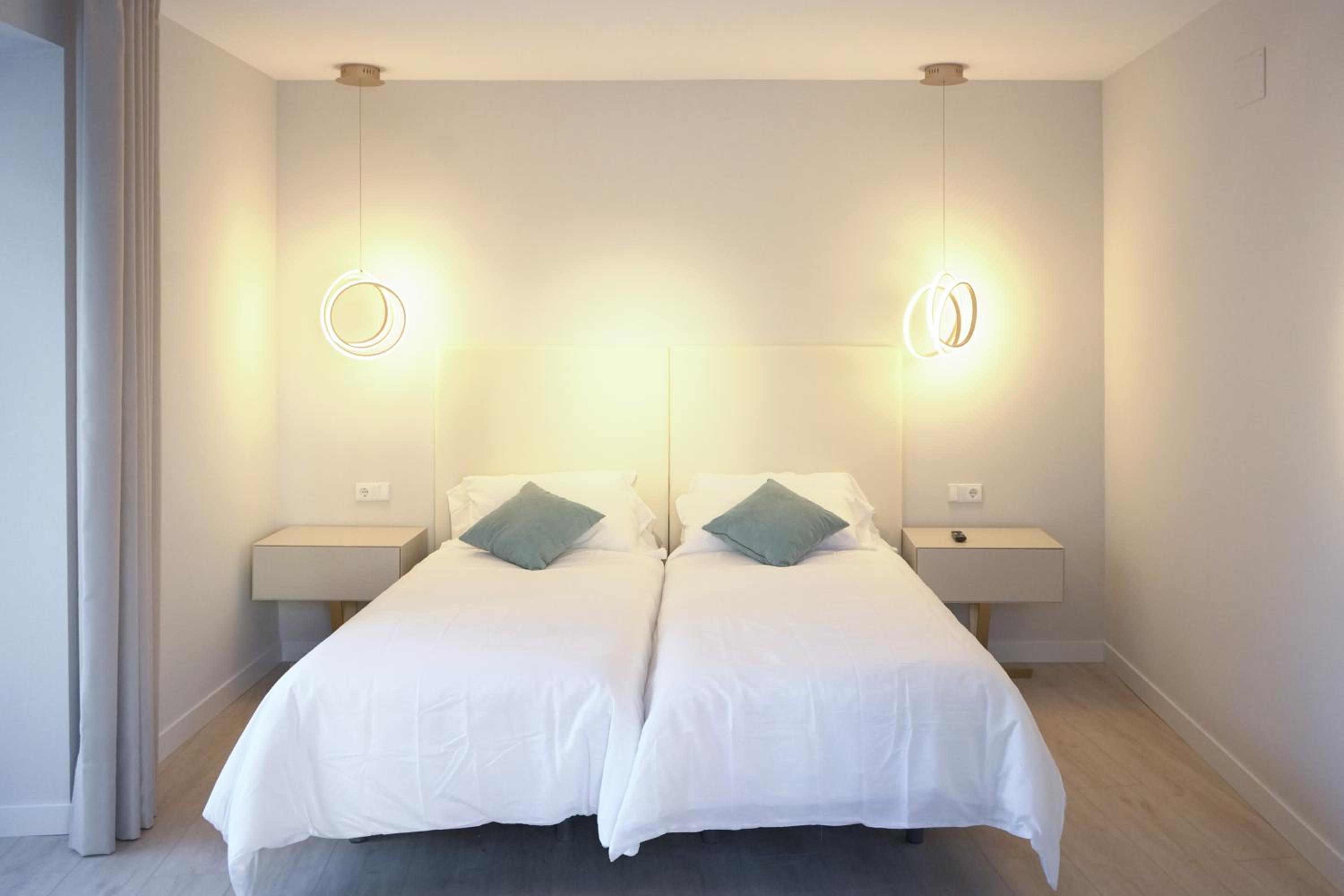 APARTAMENTOS LA FLORA BURGOS todos con aire acondicionado y ascensor
