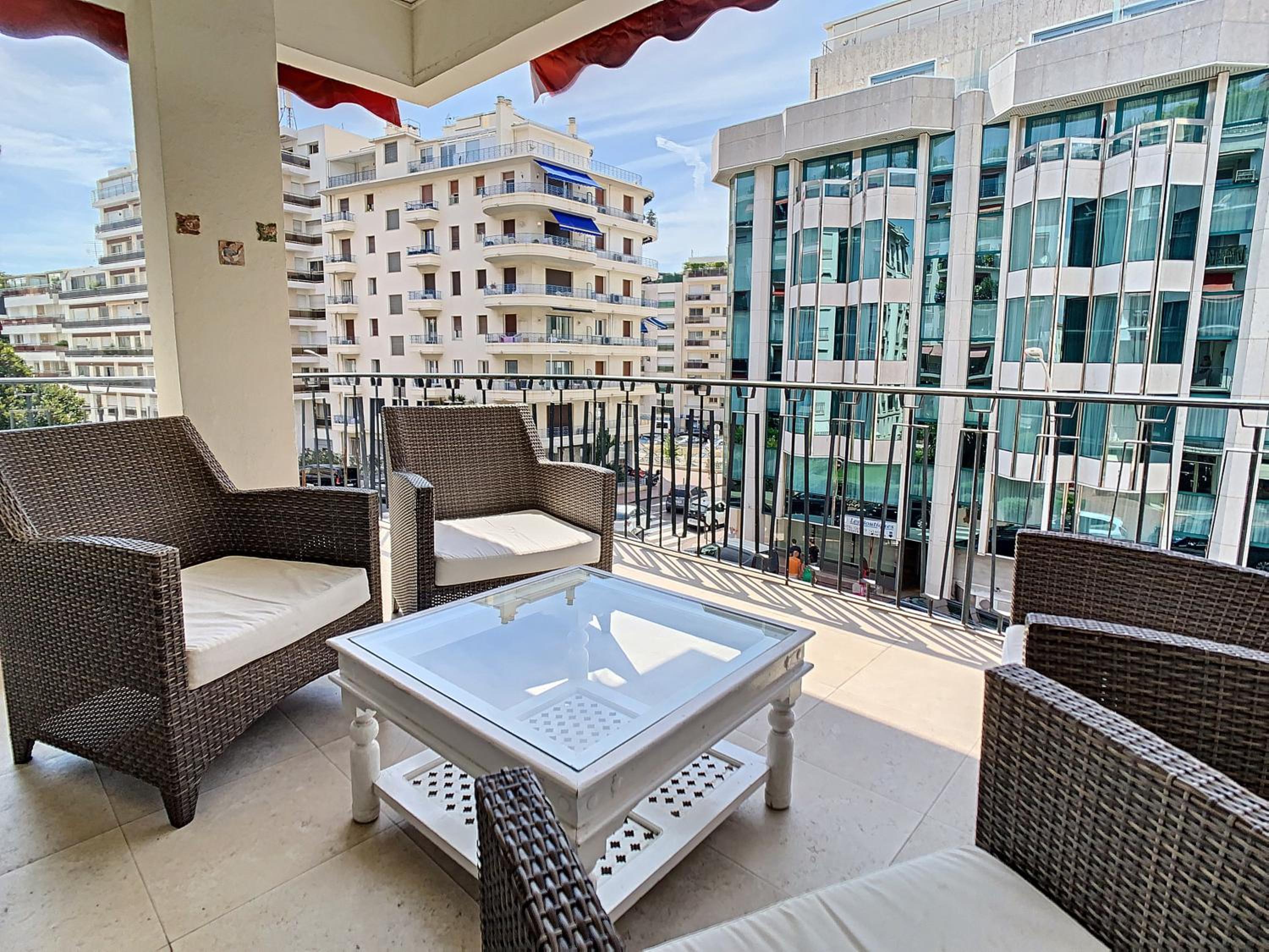 Appartements Cannes Centre : Rond Point Duboys d'Angers photo 4