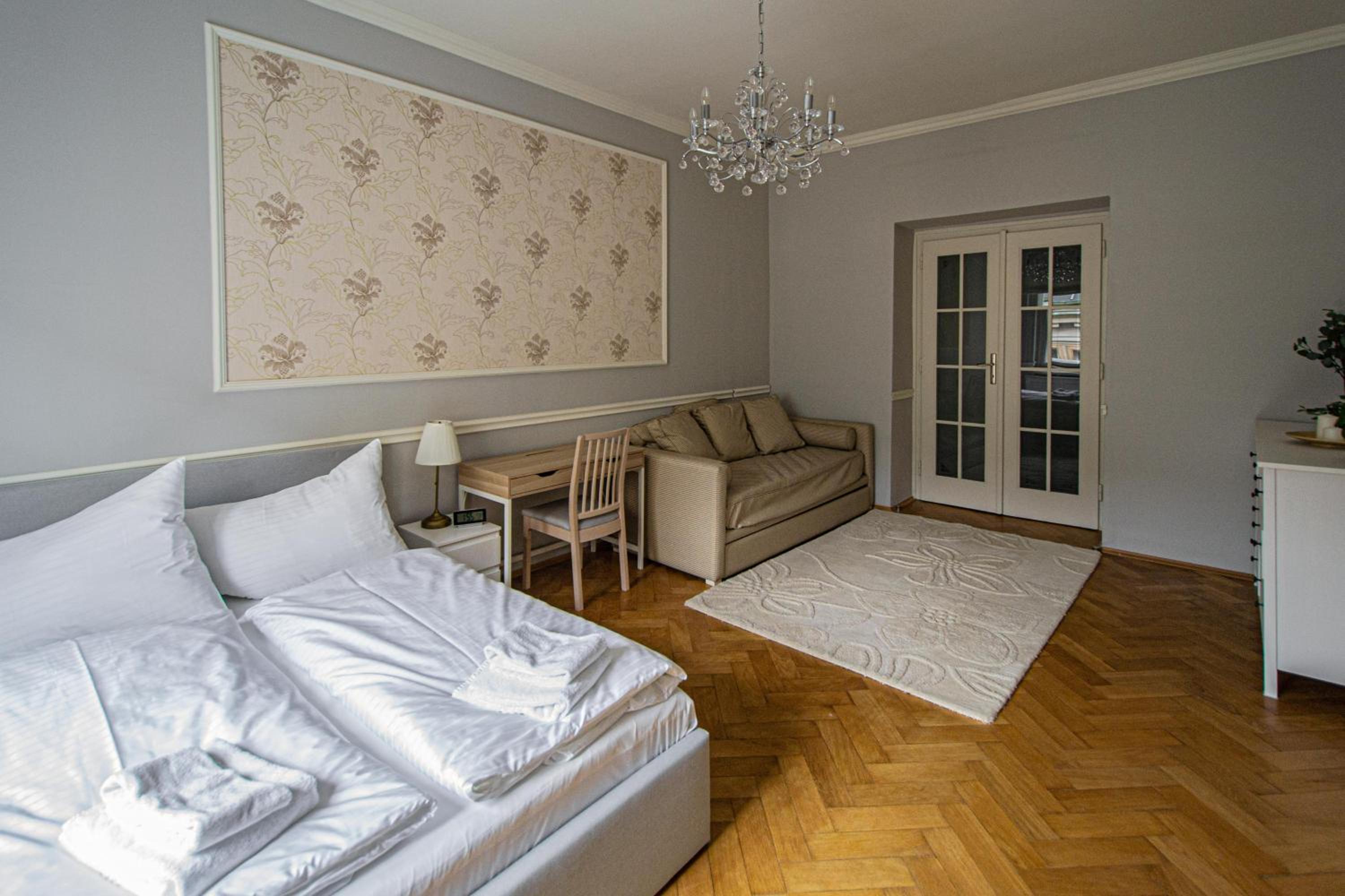 Luxury Central 150m2 Apartment on Wencelas Square with Private Garage