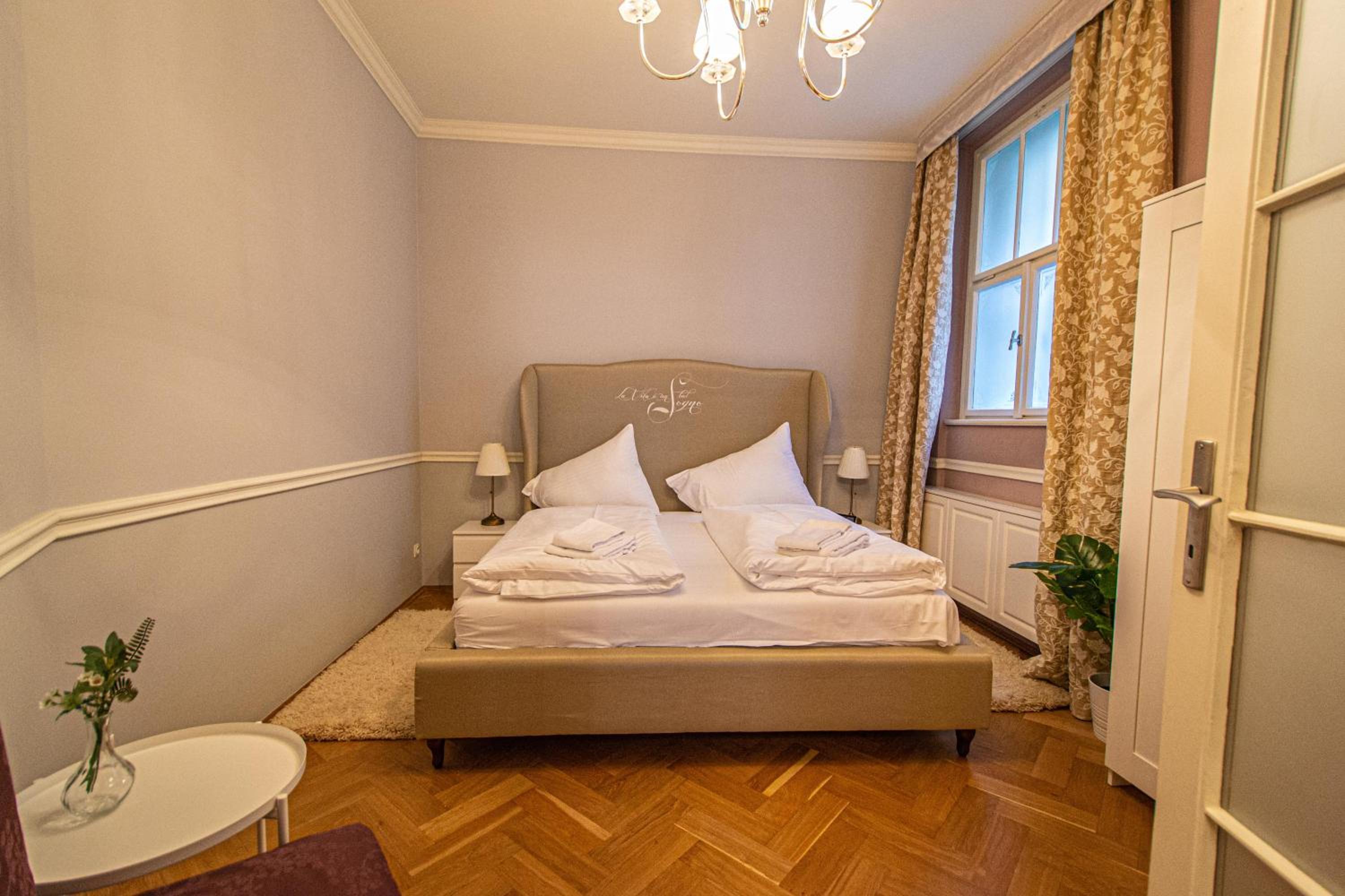Luxury Central 150m2 Apartment on Wencelas Square with Private Garage