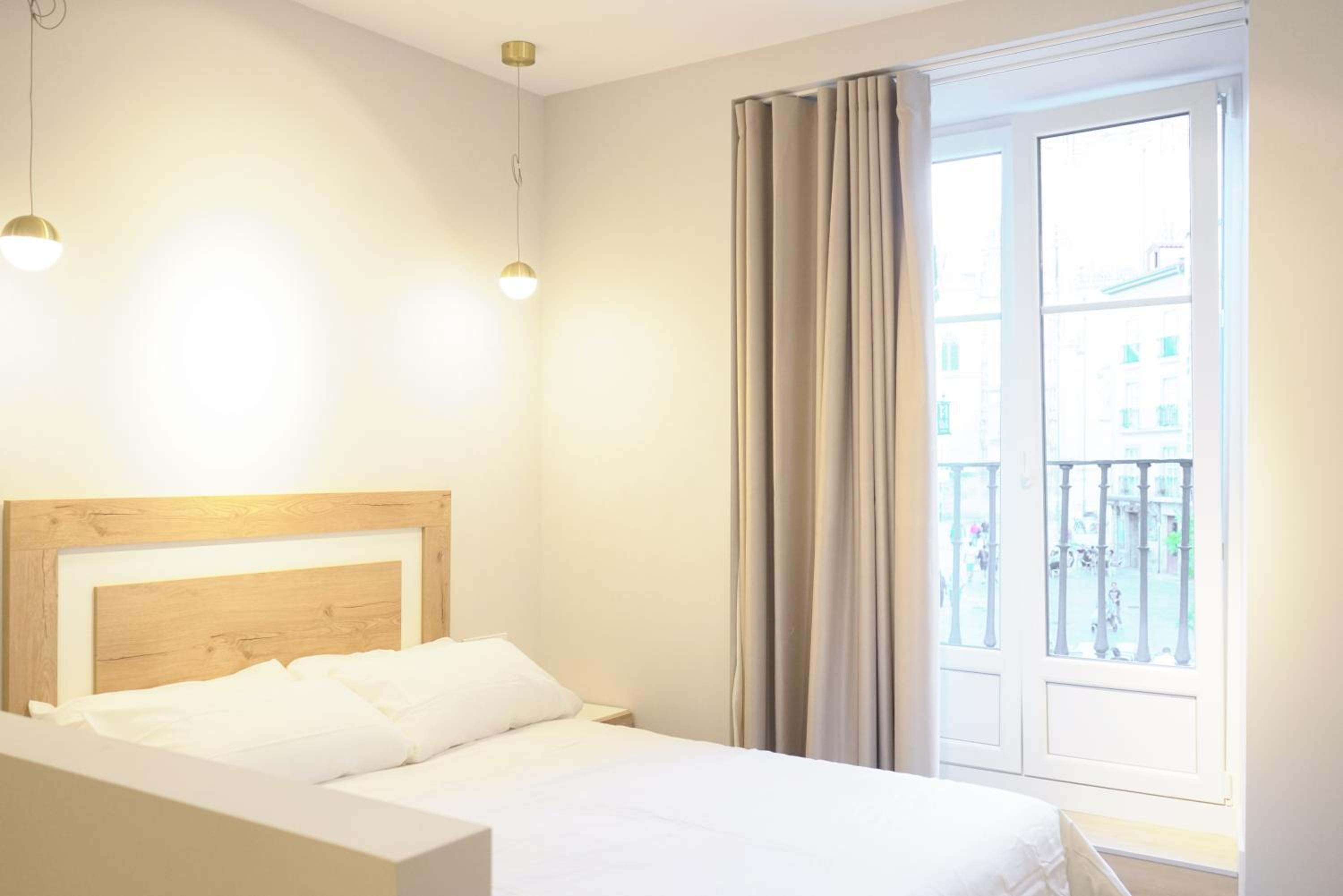 APARTAMENTOS LA FLORA BURGOS todos con aire acondicionado y ascensor
