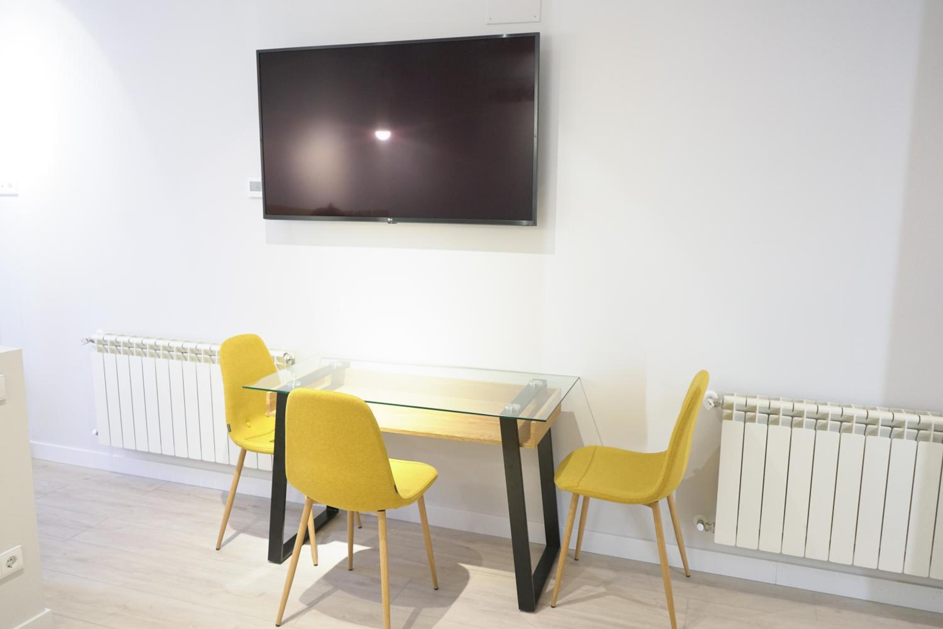 APARTAMENTOS LA FLORA BURGOS todos con aire acondicionado y ascensor