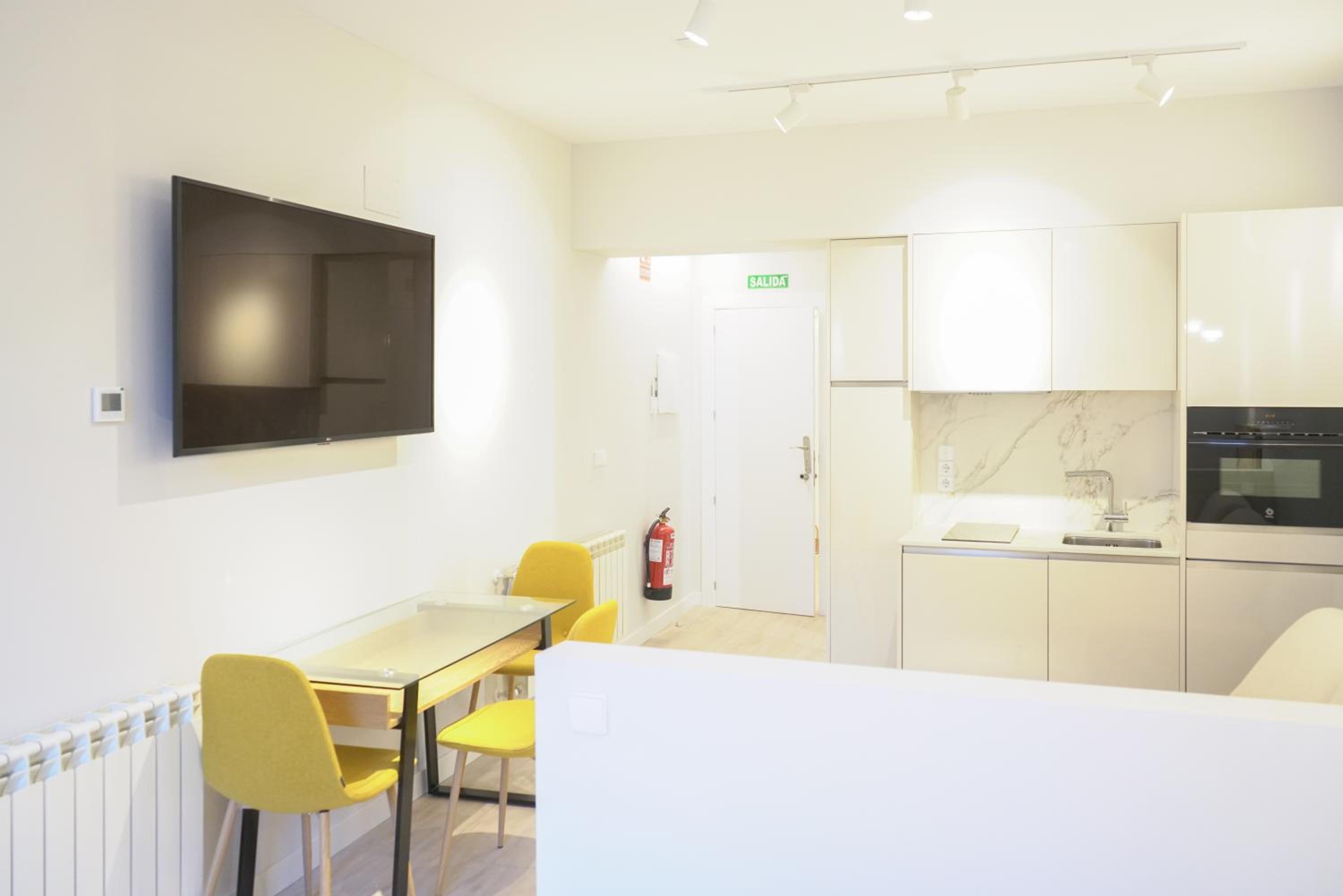 APARTAMENTOS LA FLORA BURGOS todos con aire acondicionado y ascensor