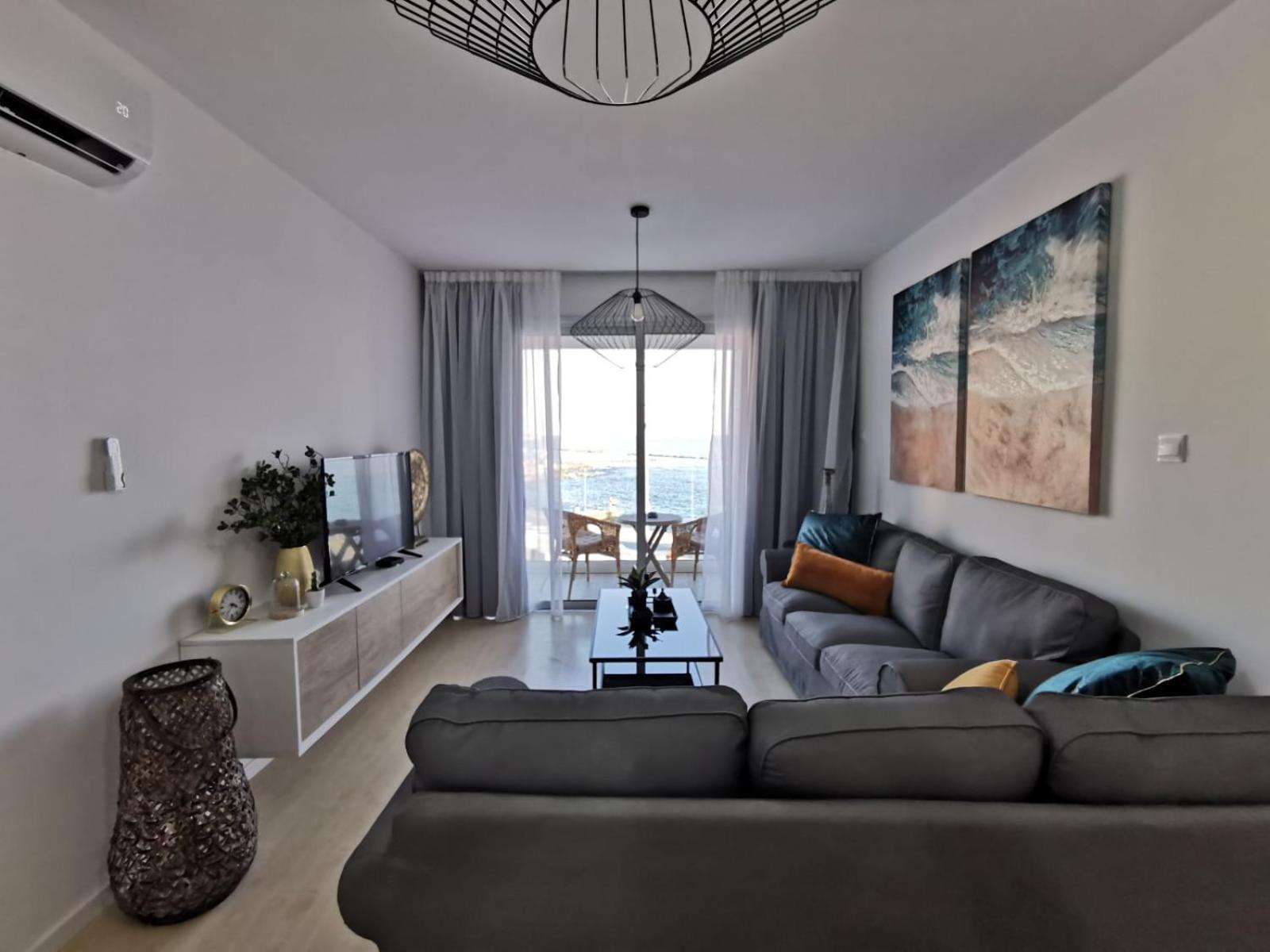 COSea Living: Seaside Two Bedroom Flat in Harbour 106 view 3