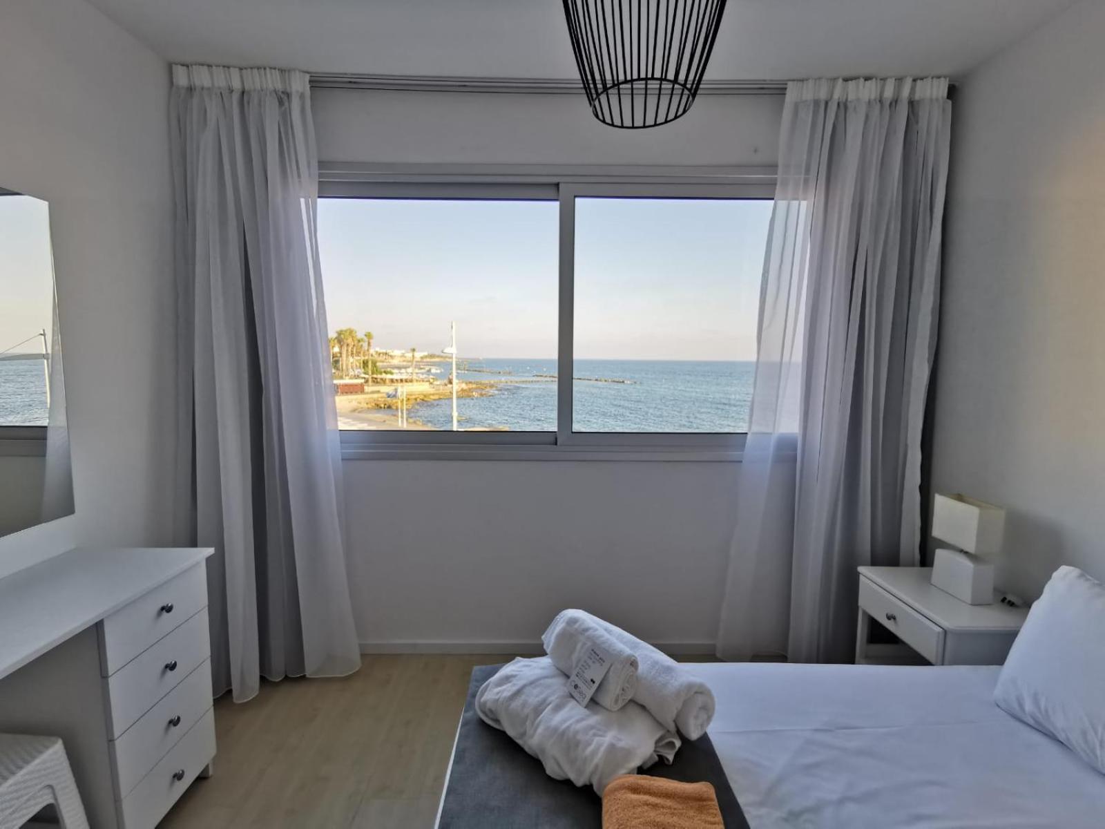 COSea Living: Seaside Two Bedroom Flat in Harbour 106 view 4