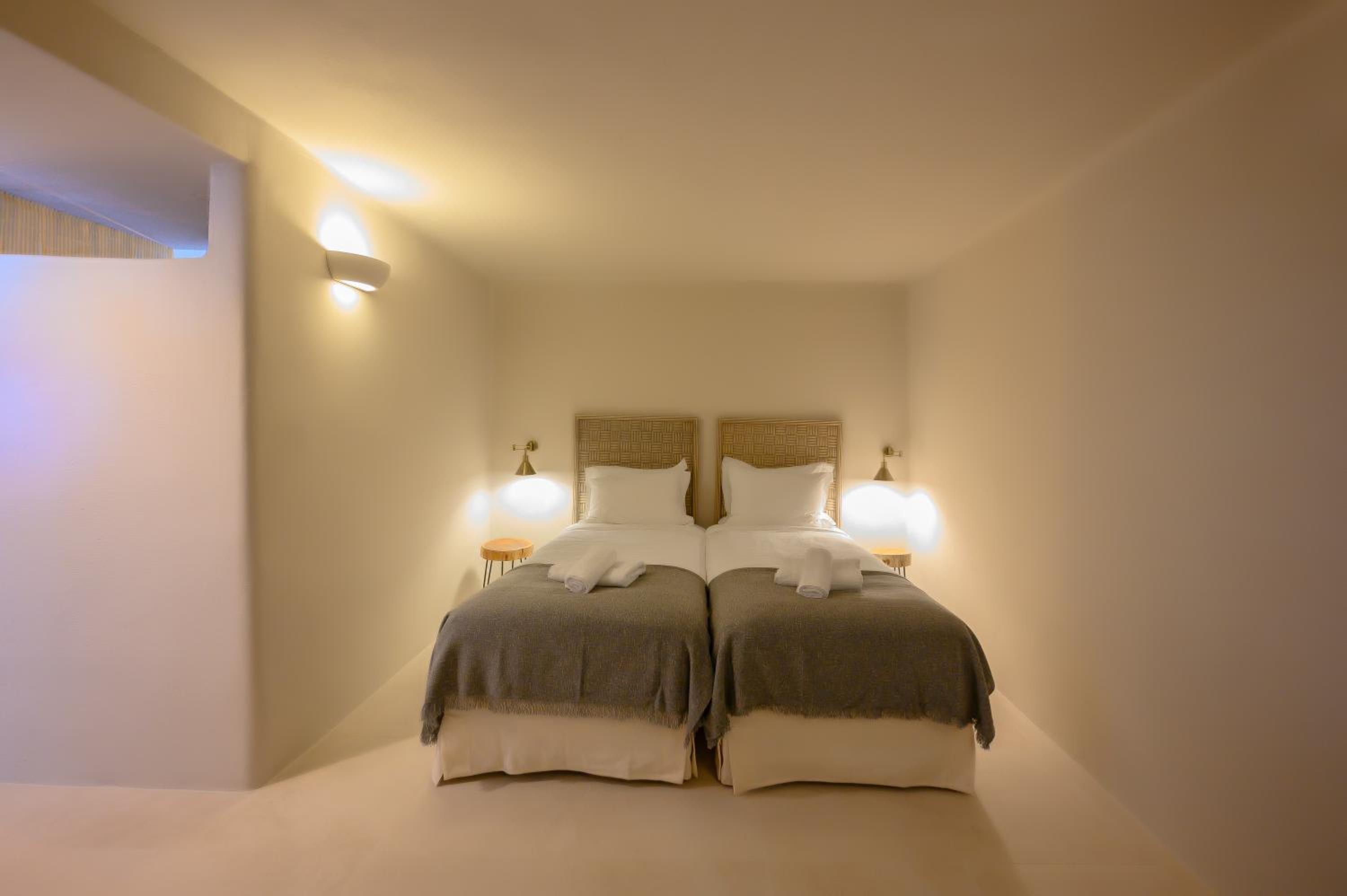 Elements Cave Suites