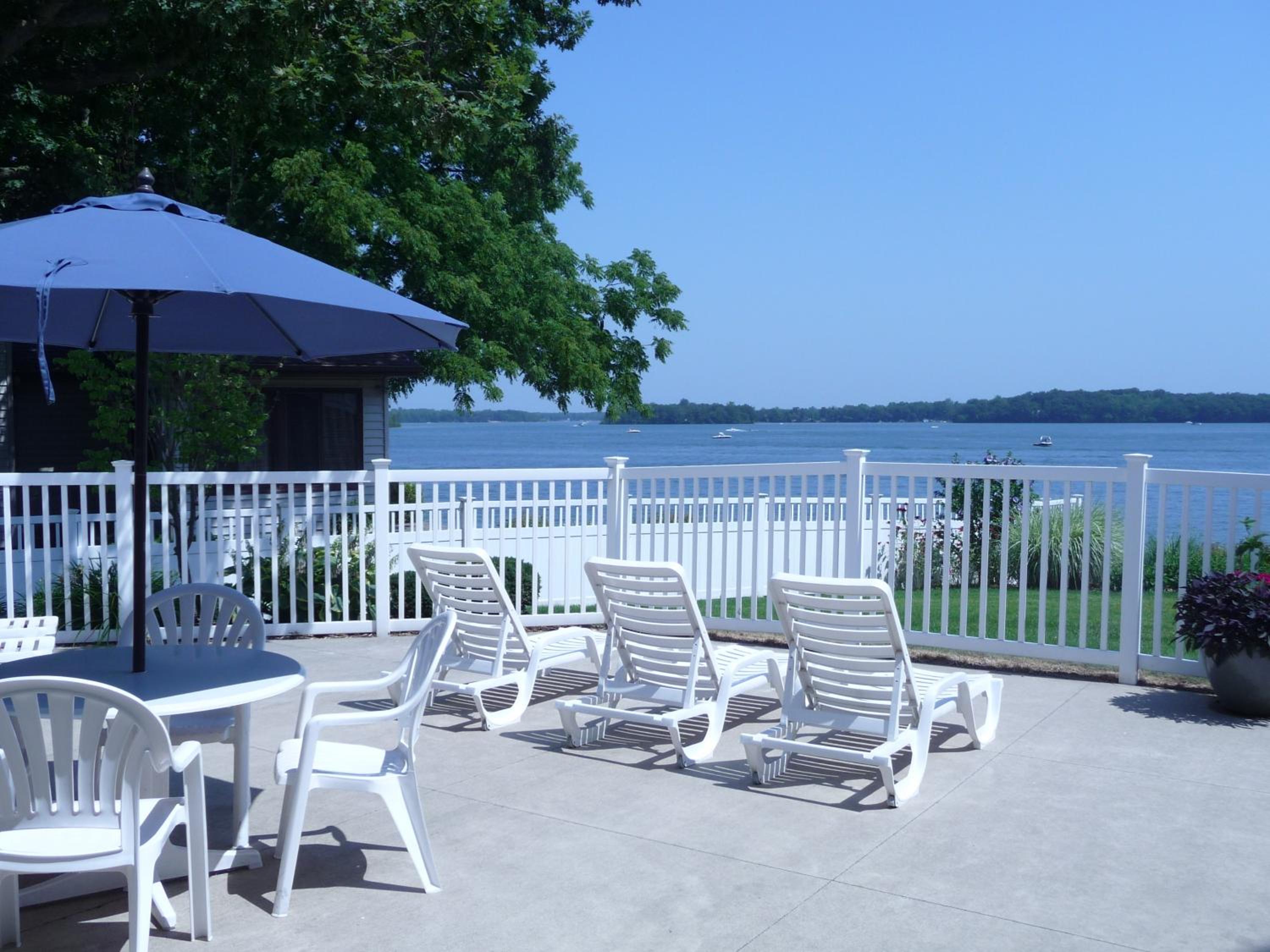Bay Pointe Inn