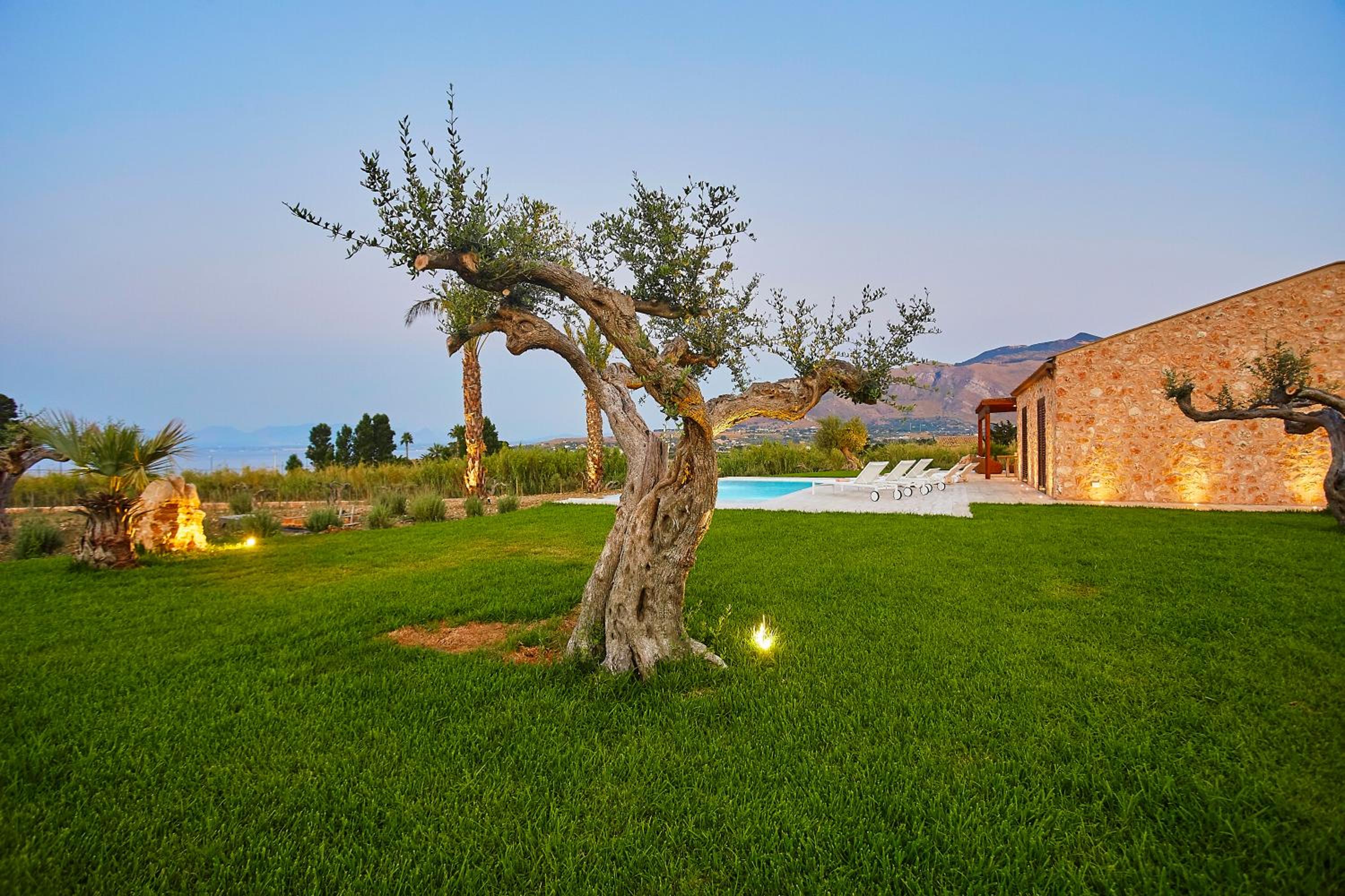 VILLA DEL BORGO con piscina e jacuzzi view 5