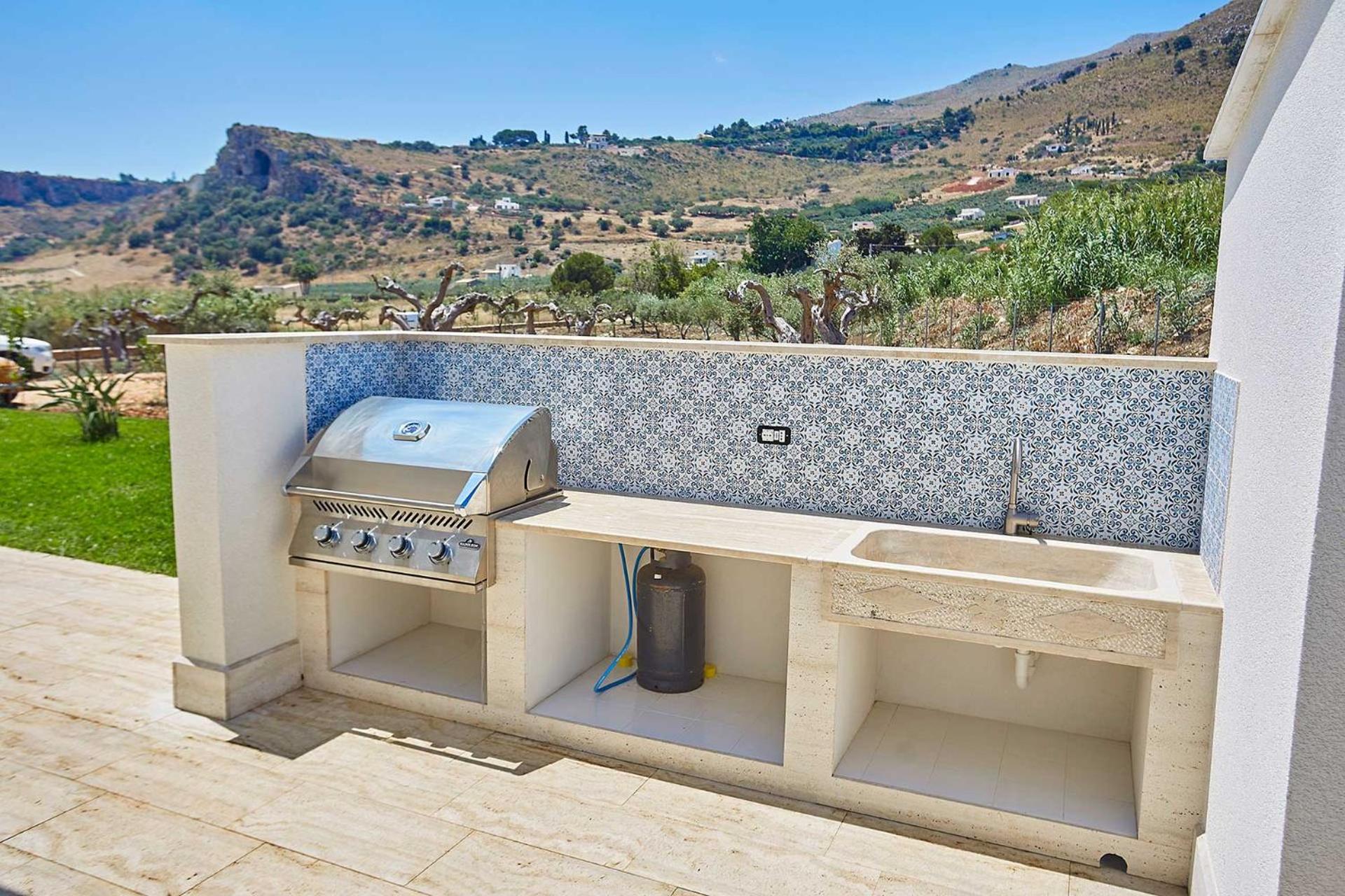 VILLA DEL BORGO con piscina e jacuzzi view 2