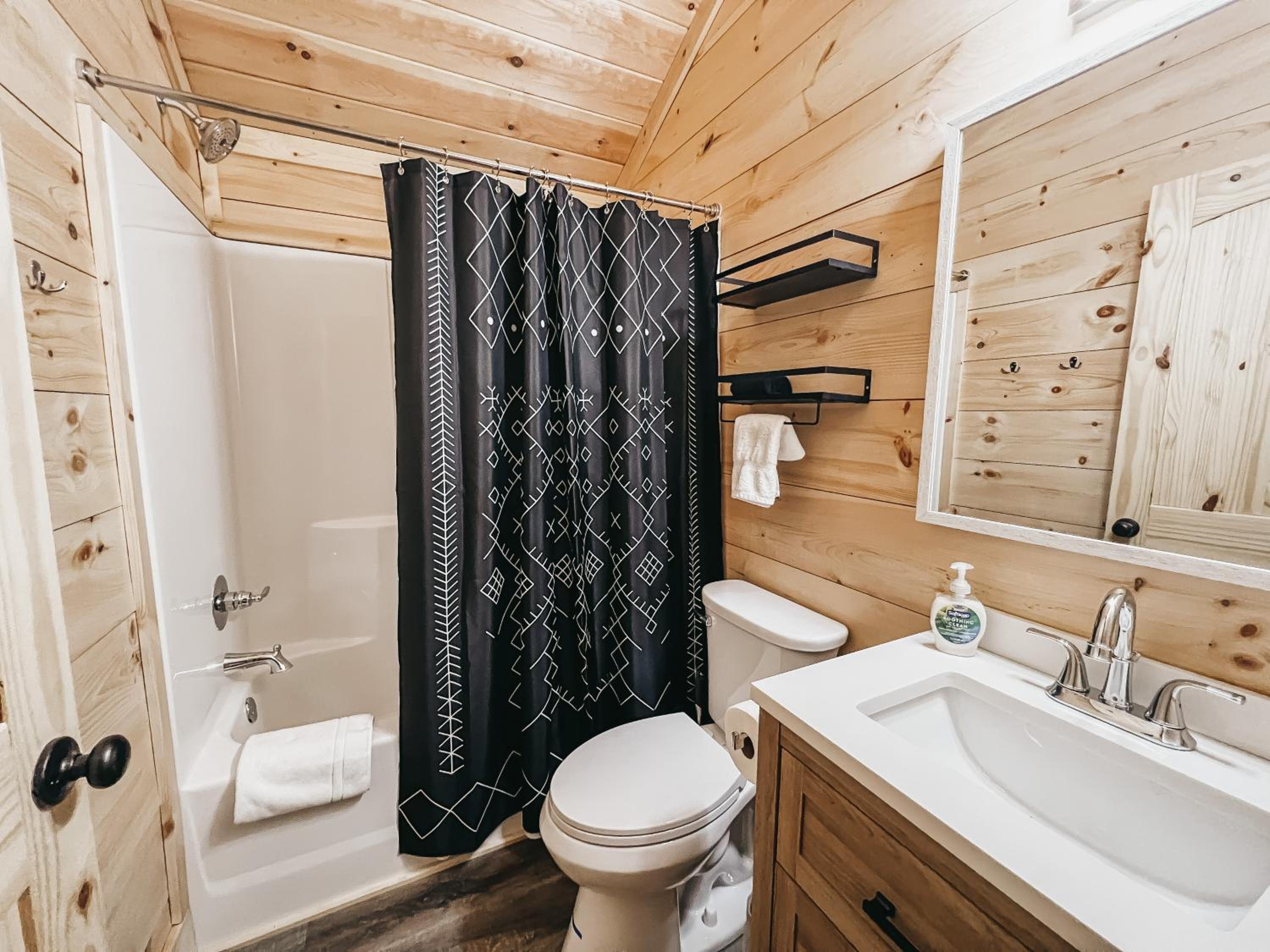 Anderson Vacations - Cabin 9 One Bedroom W Kitchenette - Property Image 5