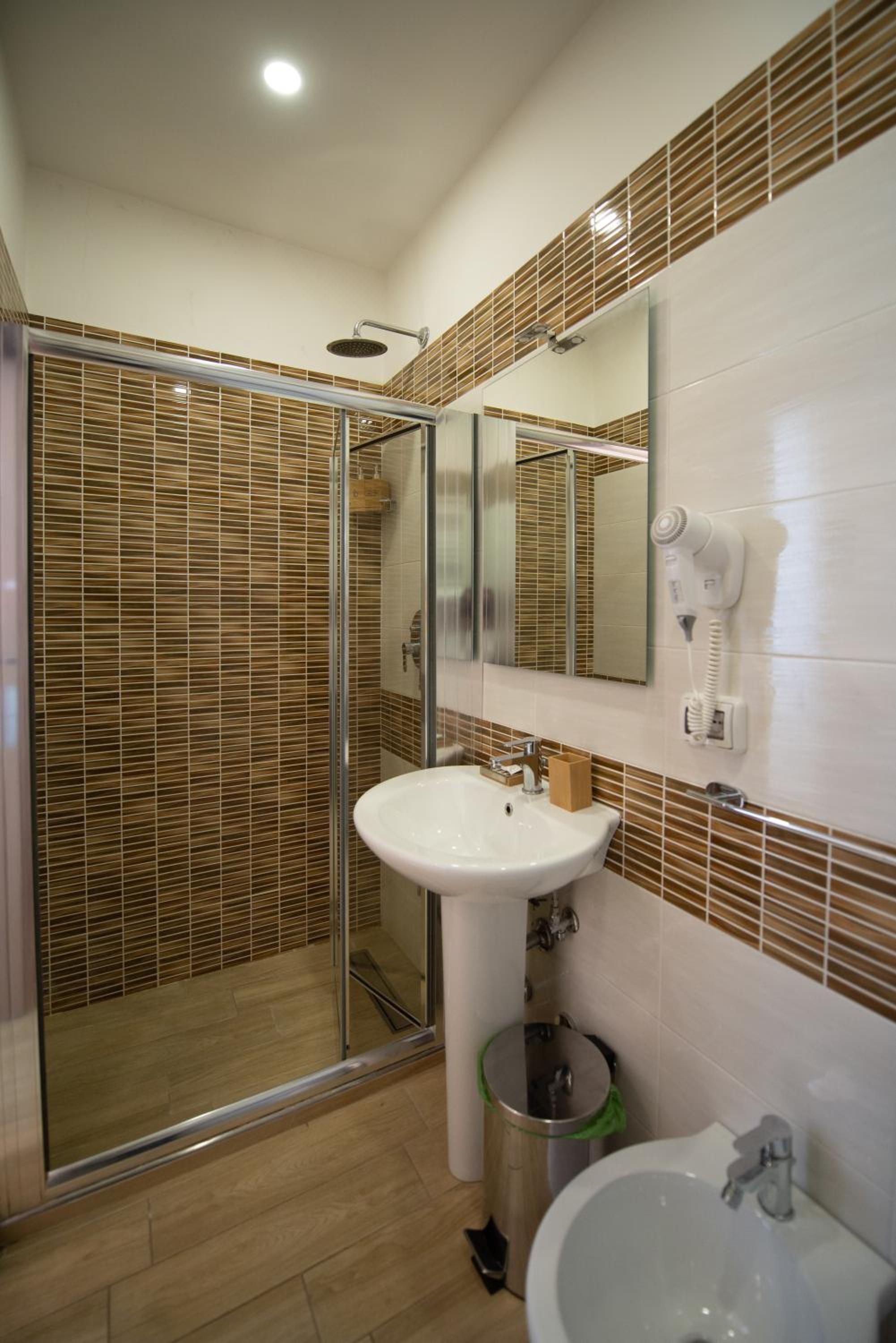Adventor Eco-Suites