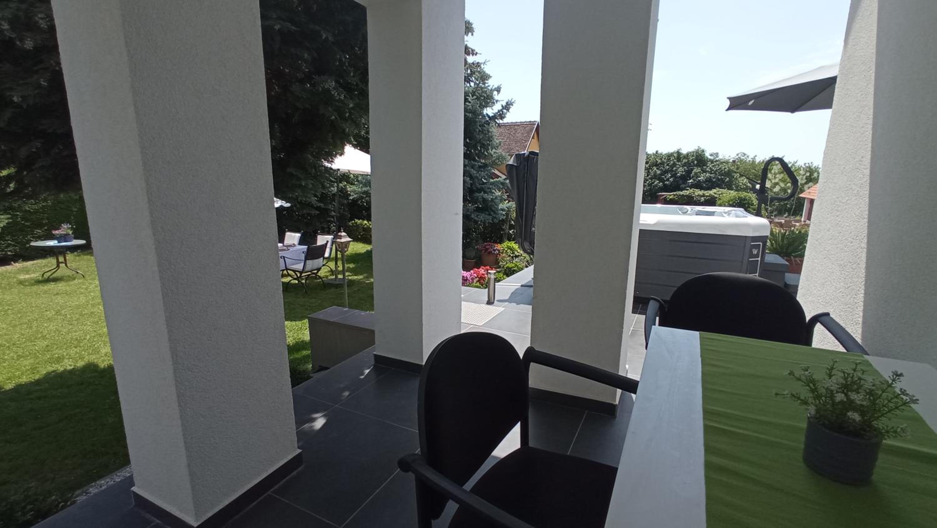 ART INN APARTMANHÁZ BALATON-GYENESDIÁS