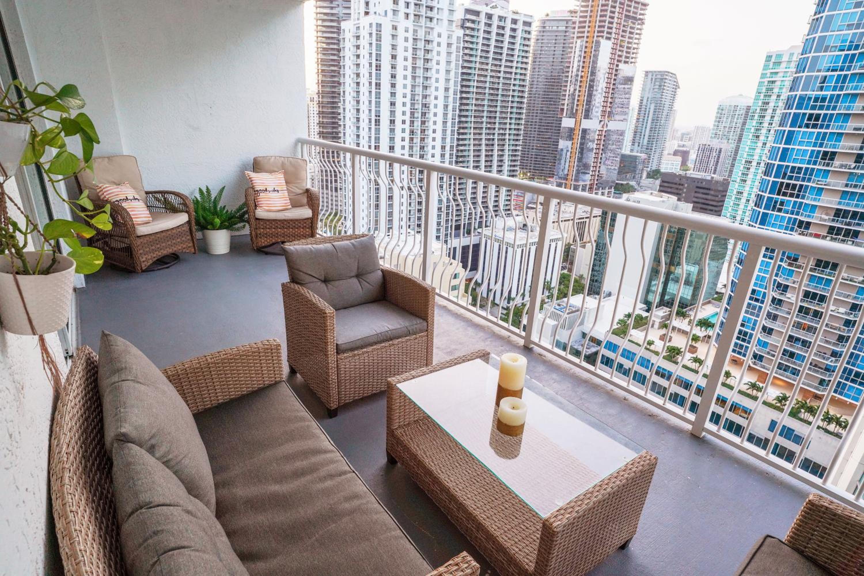 4 bed full condo in Miami with skyline & sea view