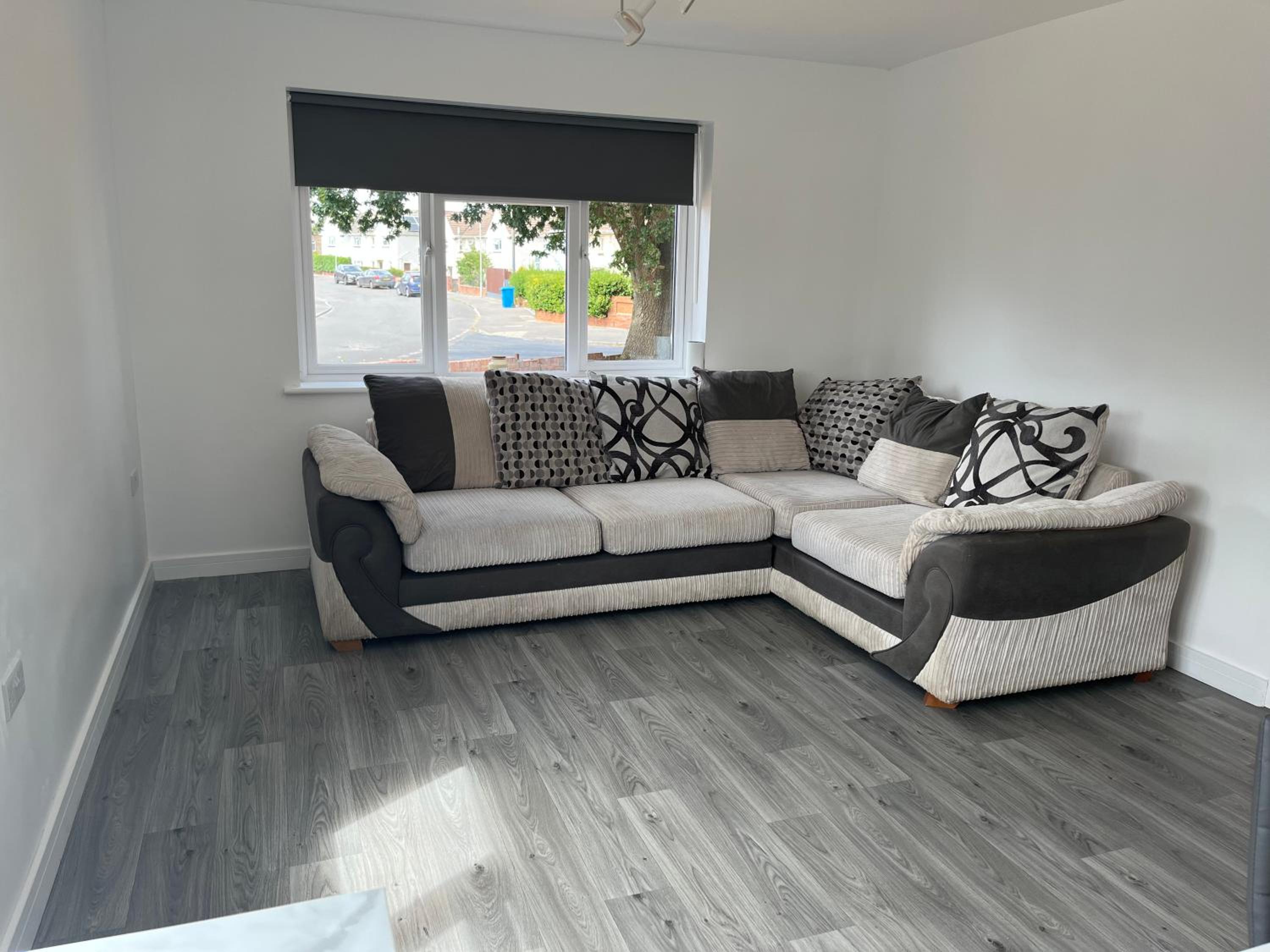 House - Sleeps 14 onsite parking & pets allowed view 2