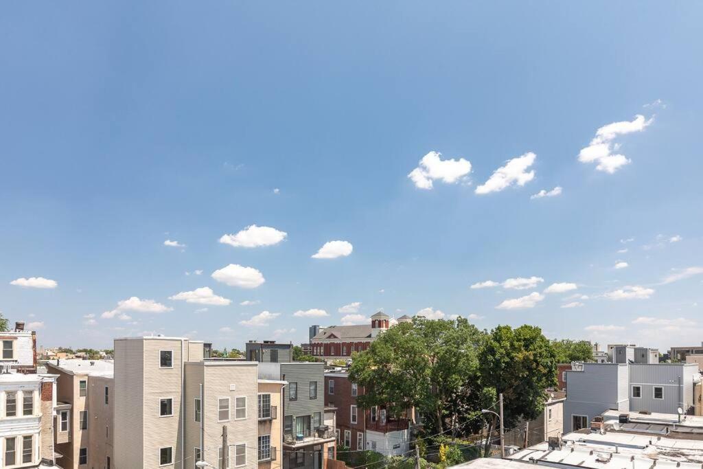 Trendy Fairmount Gem-5 star Location, Roof Deck, PARKING, GR8 for FAMILIES view 4