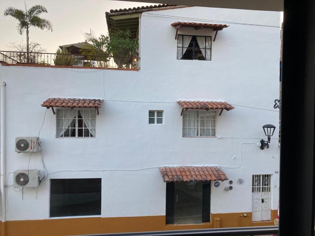 Casa Romance Escondido