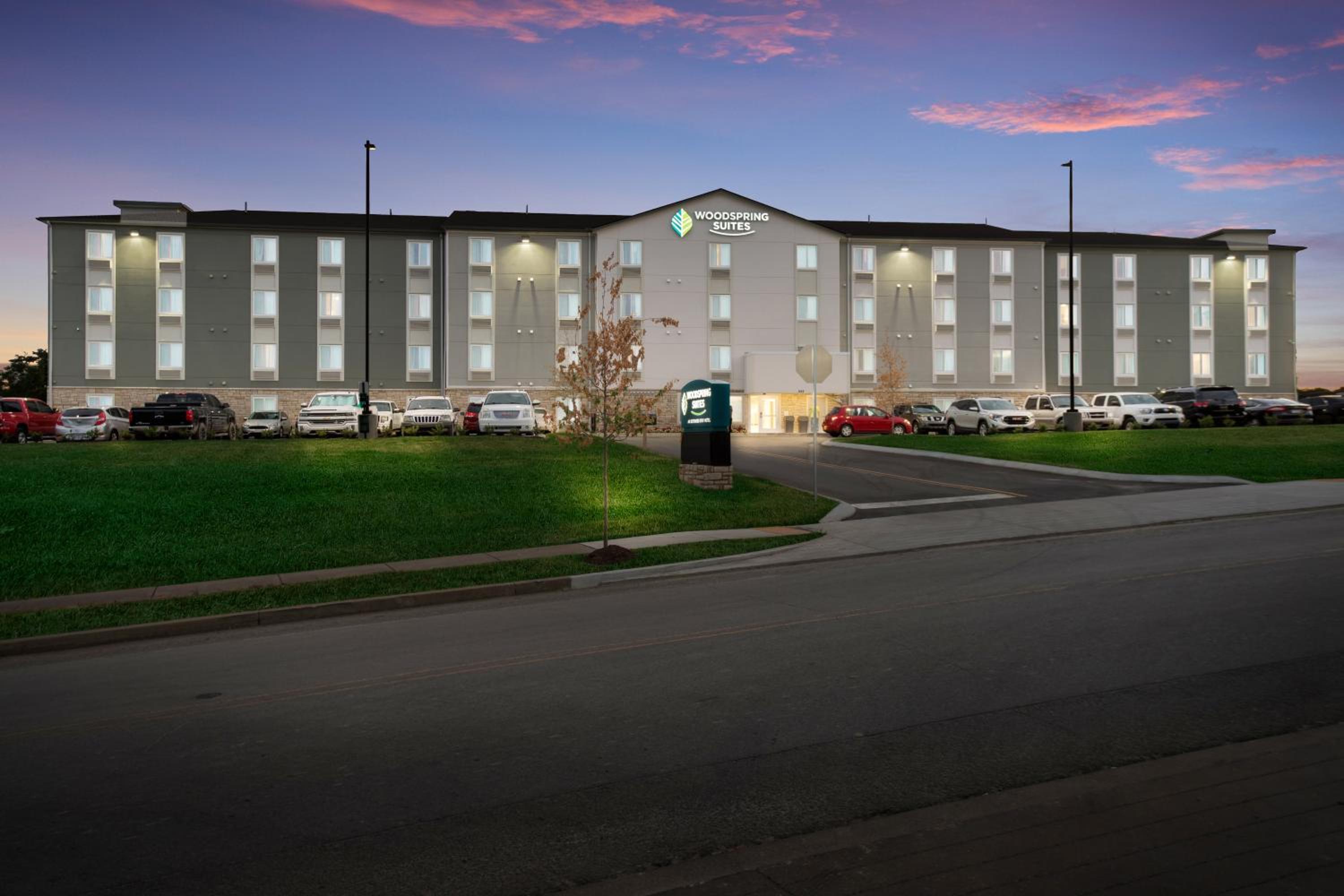 Smyrna Vacations - WoodSpring Suites Smyrna-La Vergne - Property Image 8