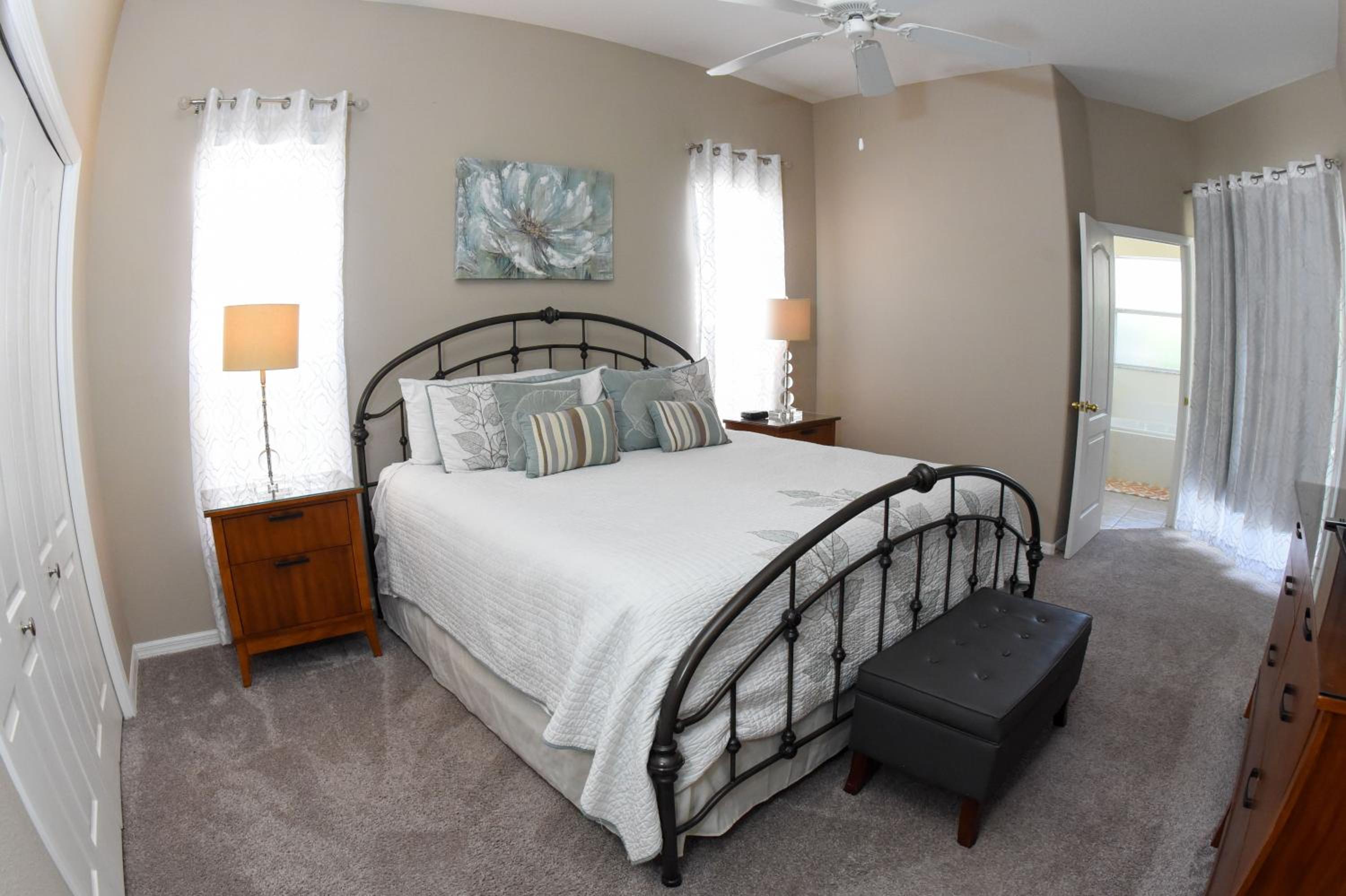Tuscan Hills 4 Bedroom Pool Home w Game Room