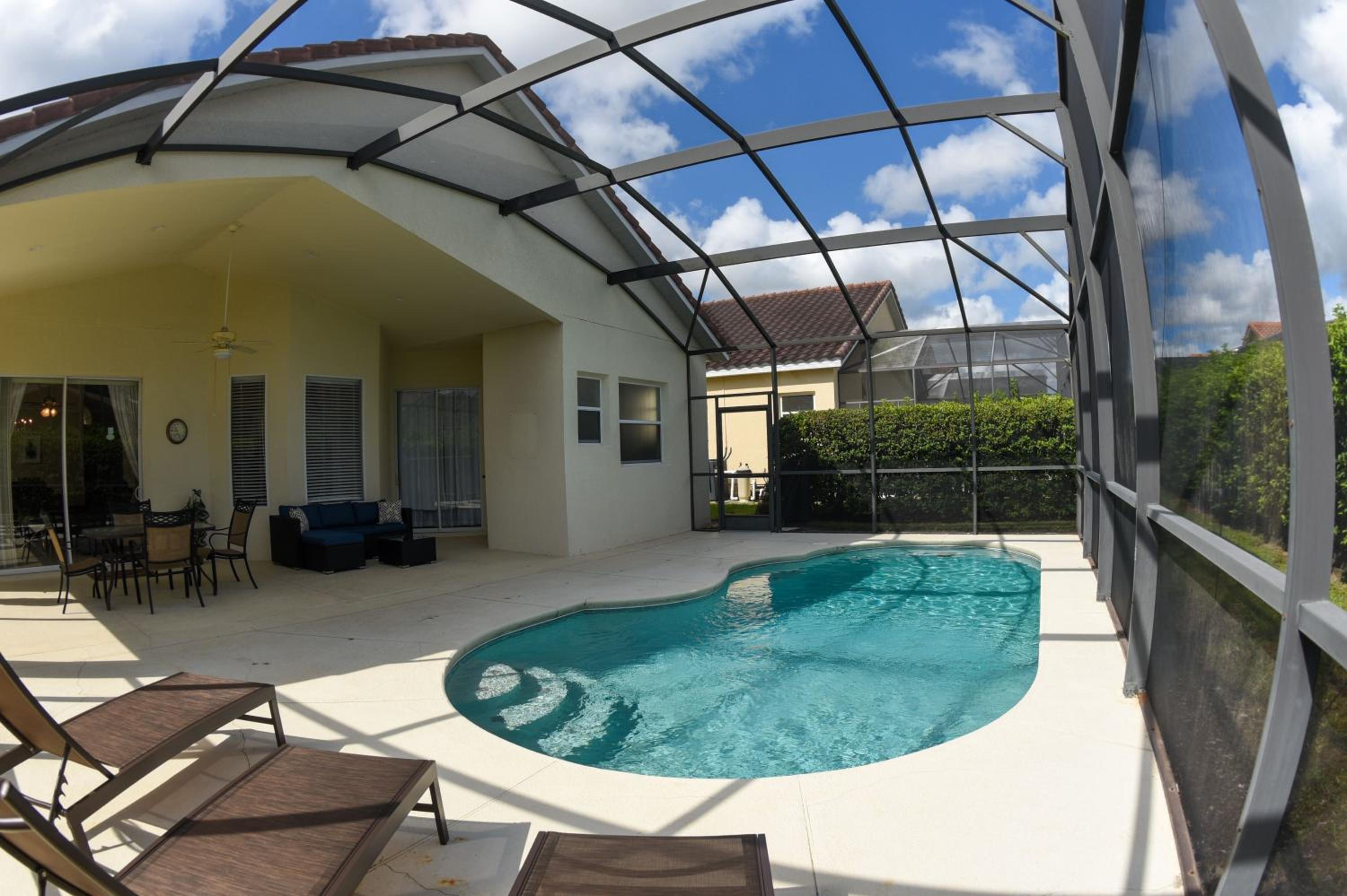 Tuscan Hills 4 Bedroom Pool Home w Game Room