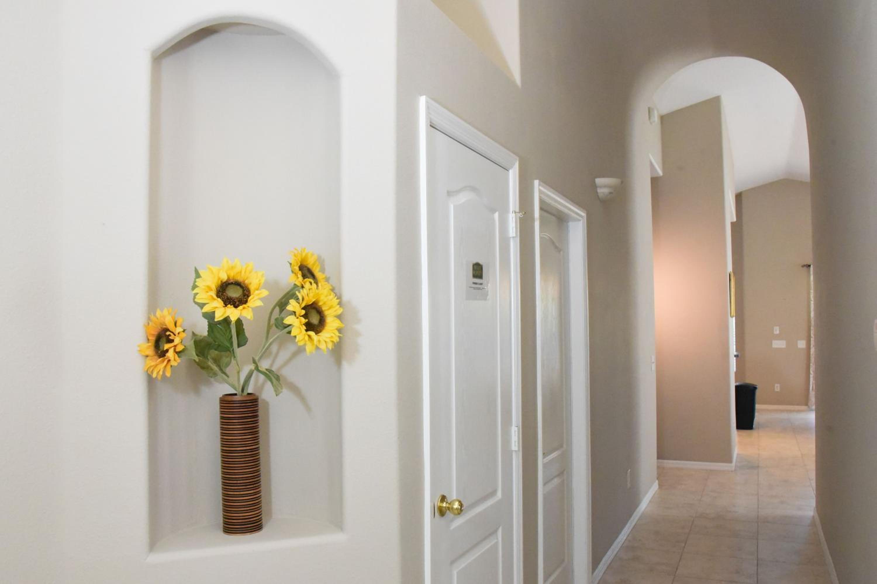 Tuscan Hills 4 Bedroom Pool Home w Game Room