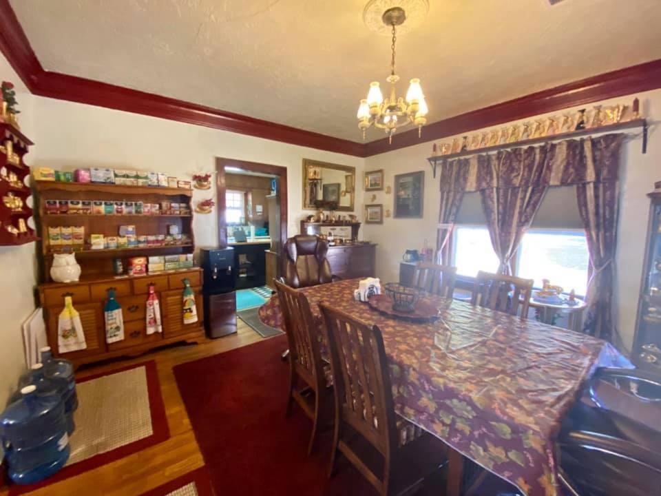 Historic Home - sleeps 4 adults - 1 mile to Ft. Sill view 5
