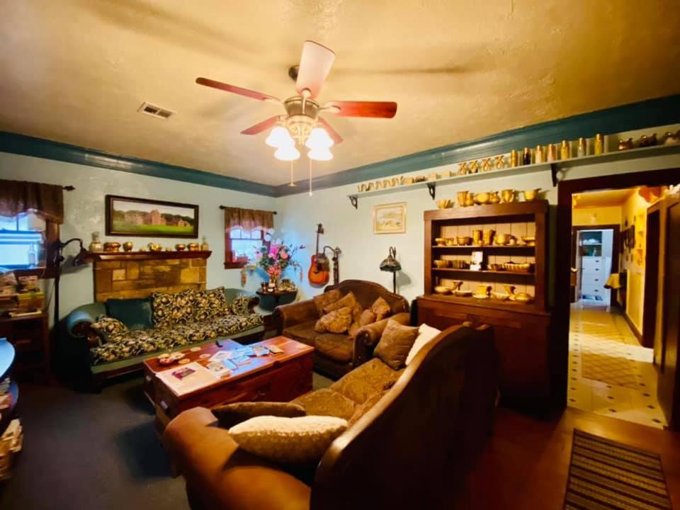 Historic Home - sleeps 4 adults - 1 mile to Ft. Sill view 3