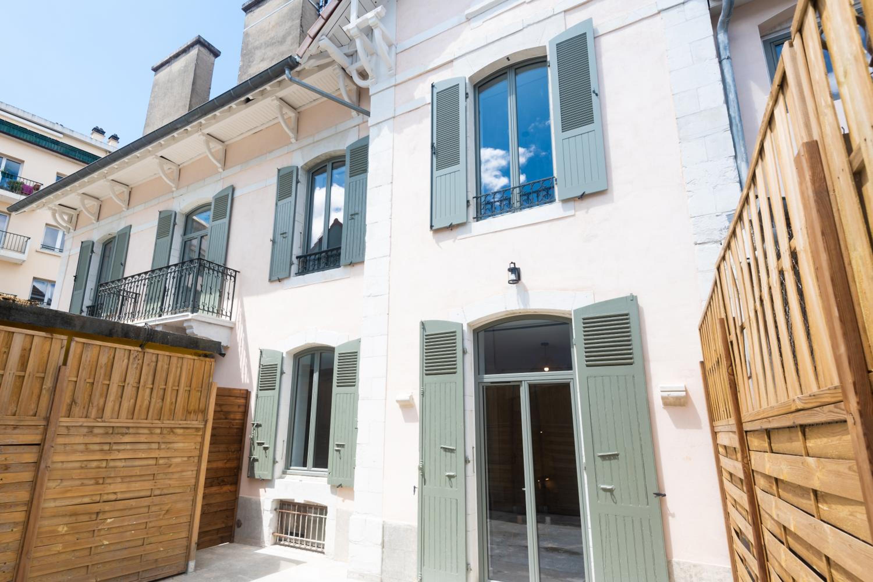 Pau Vacations - Appartements centre-ville - Wifi - Cuisine tout equipee - Lave-linge - Property Image 1