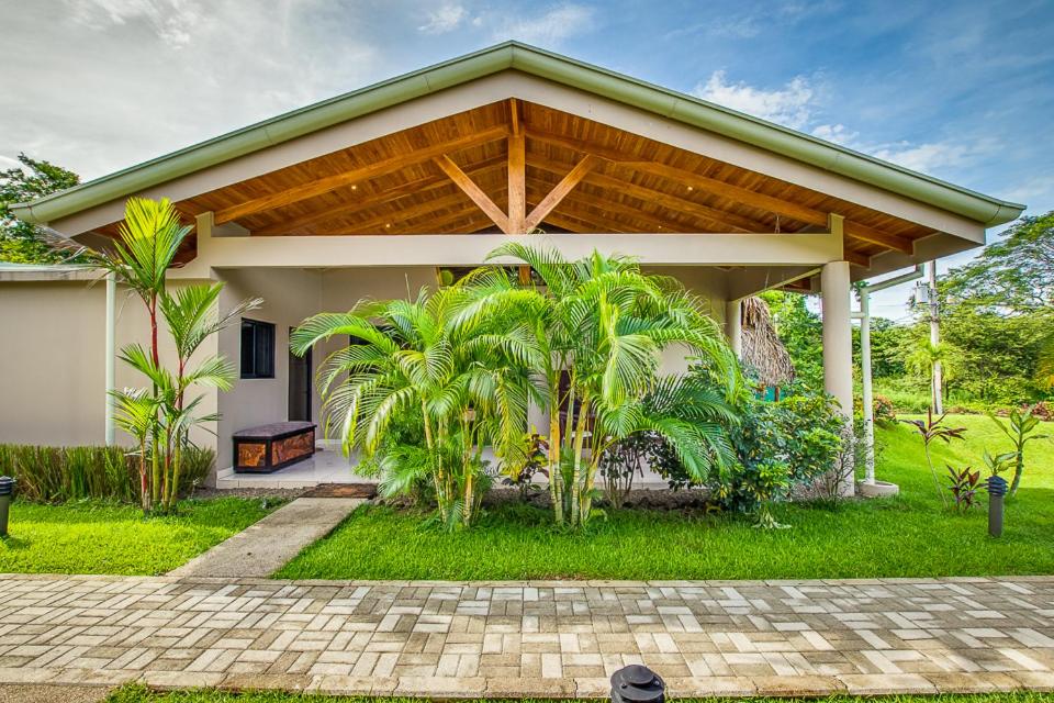 Hotel Hidden Palms - Image 1