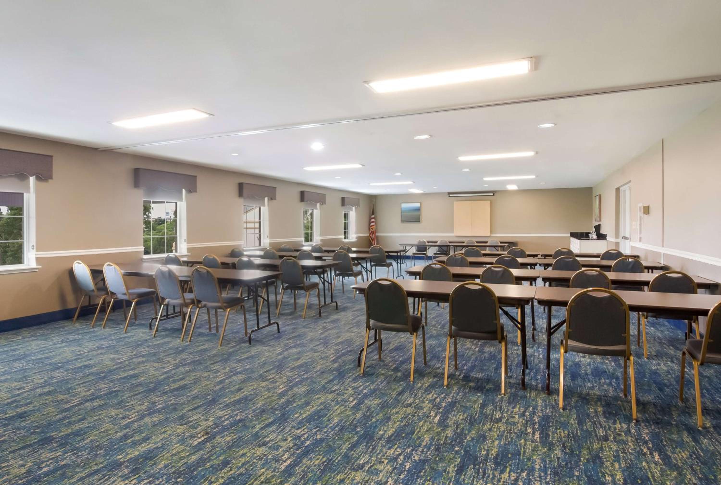 Frankfort Vacations - Best Western Parkside Inn - Property Image 1