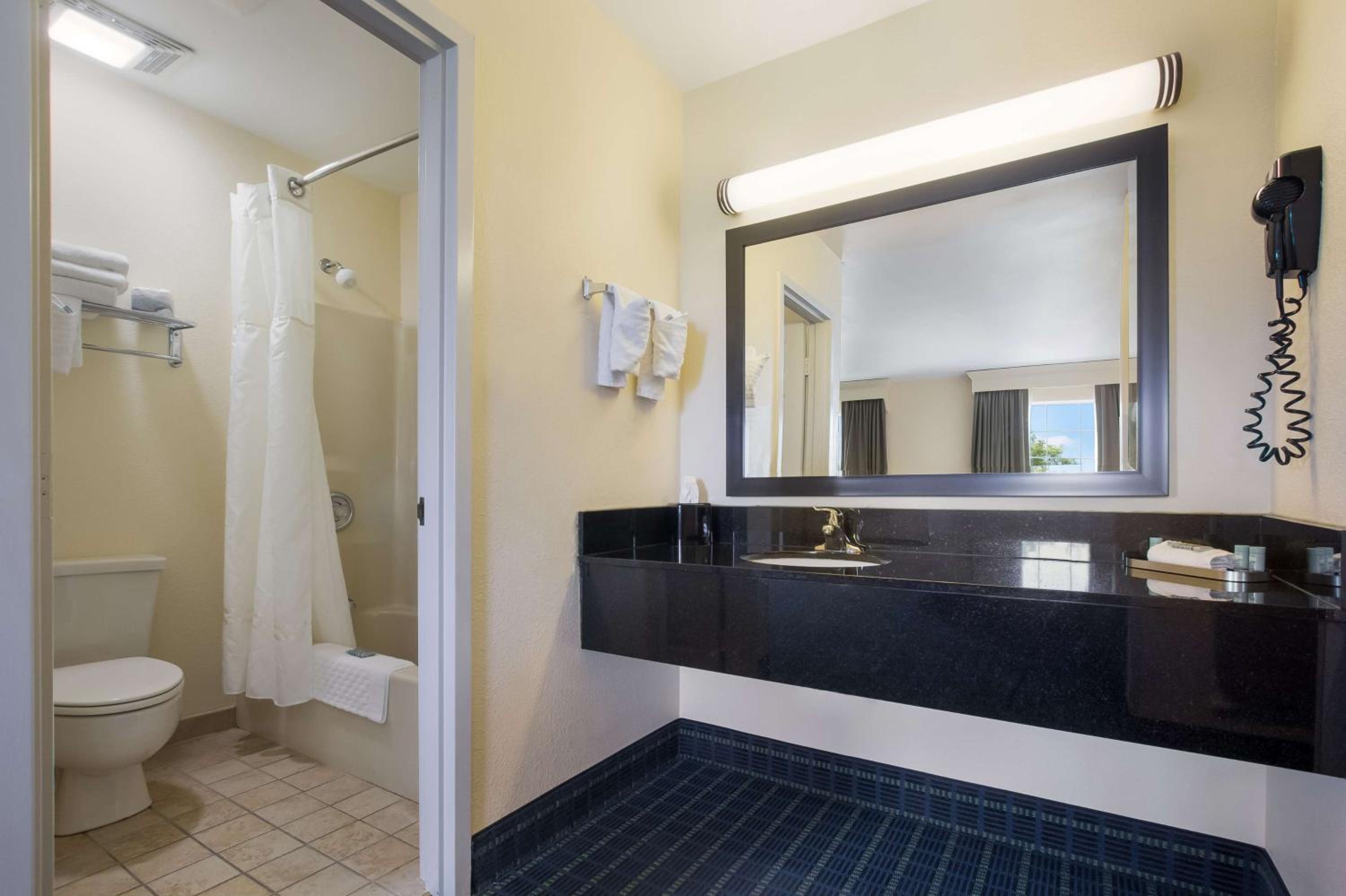 Frankfort Vacations - Best Western Parkside Inn - Property Image 4