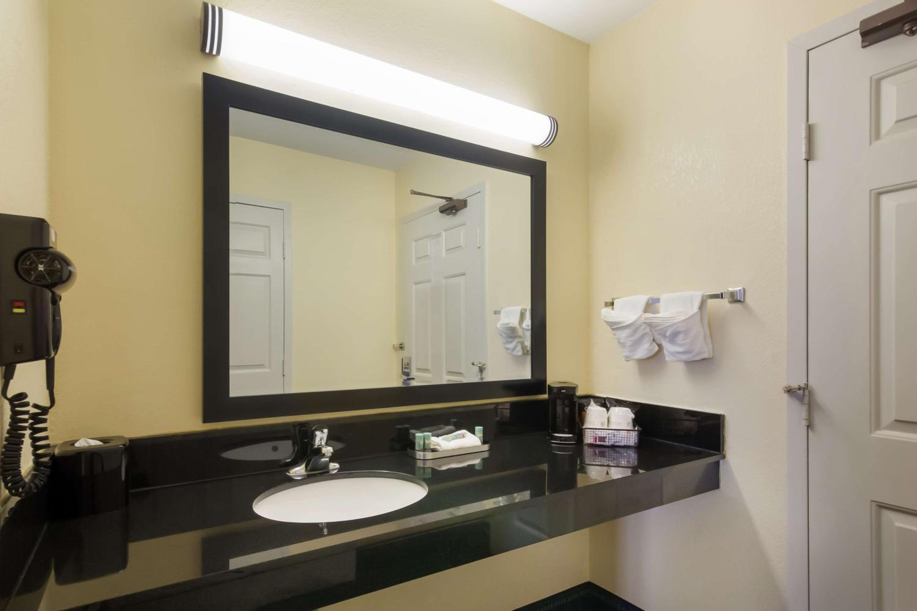 Frankfort Vacations - Best Western Parkside Inn - Property Image 3