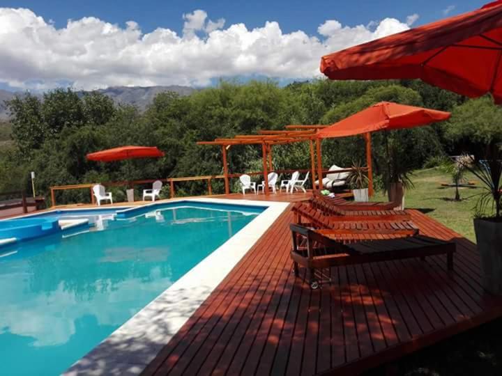 Complejo Mirador de las Sierras pileta climatizada al aire libre