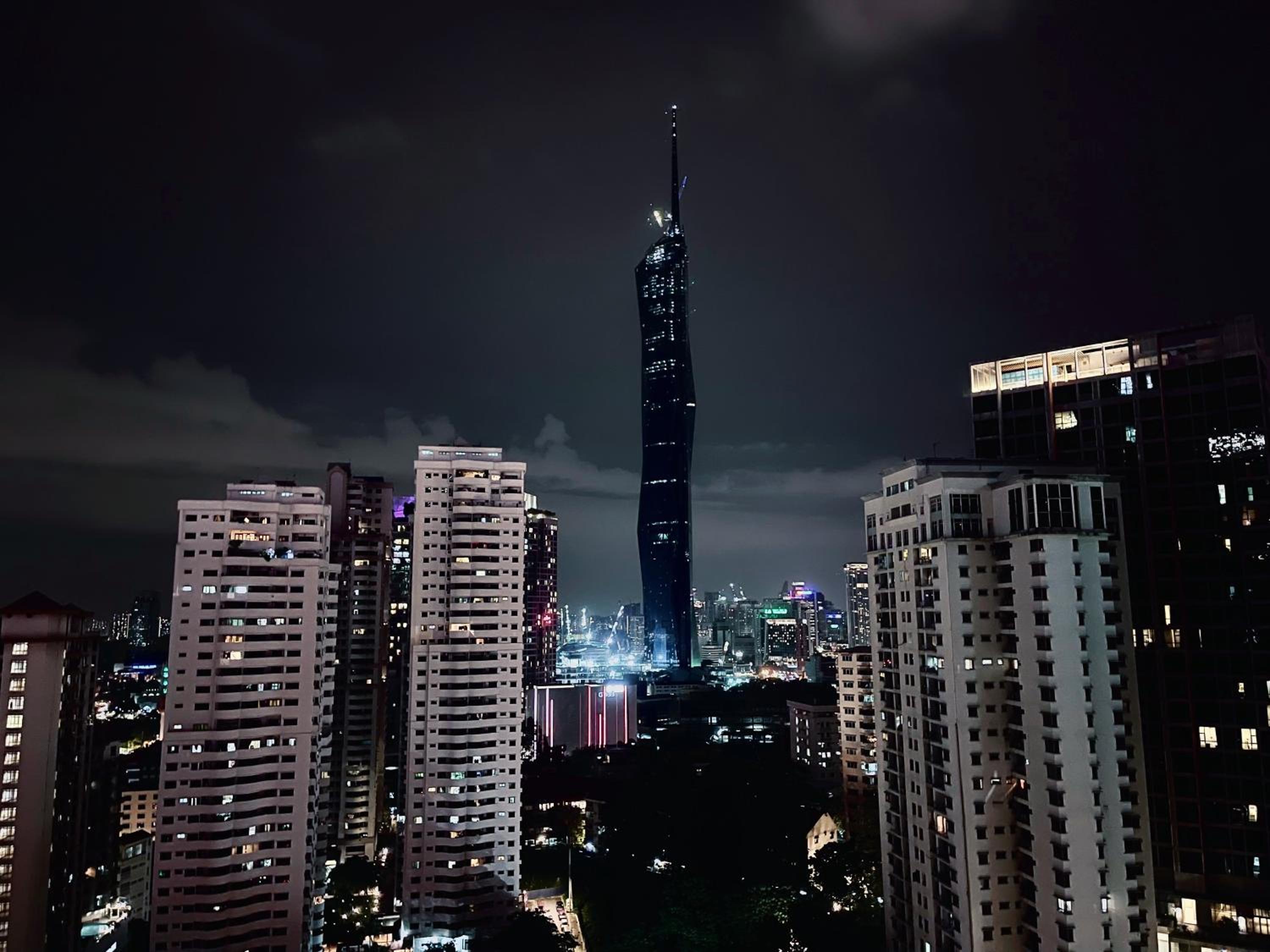 LUX SUITES KL City Pavilion Bukit Bintang with INFINITY POOL