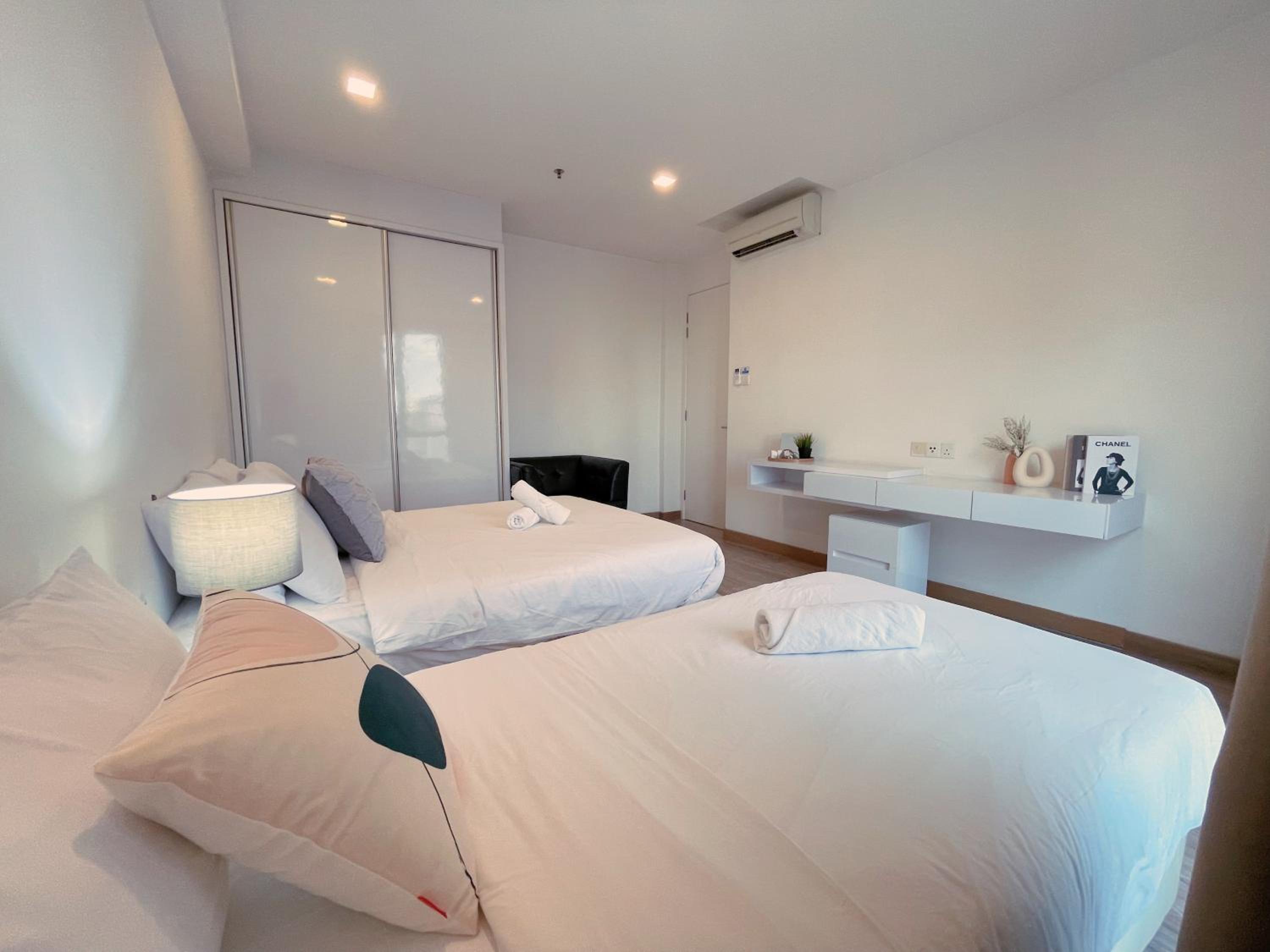 LUX SUITES KL City Pavilion Bukit Bintang with INFINITY POOL