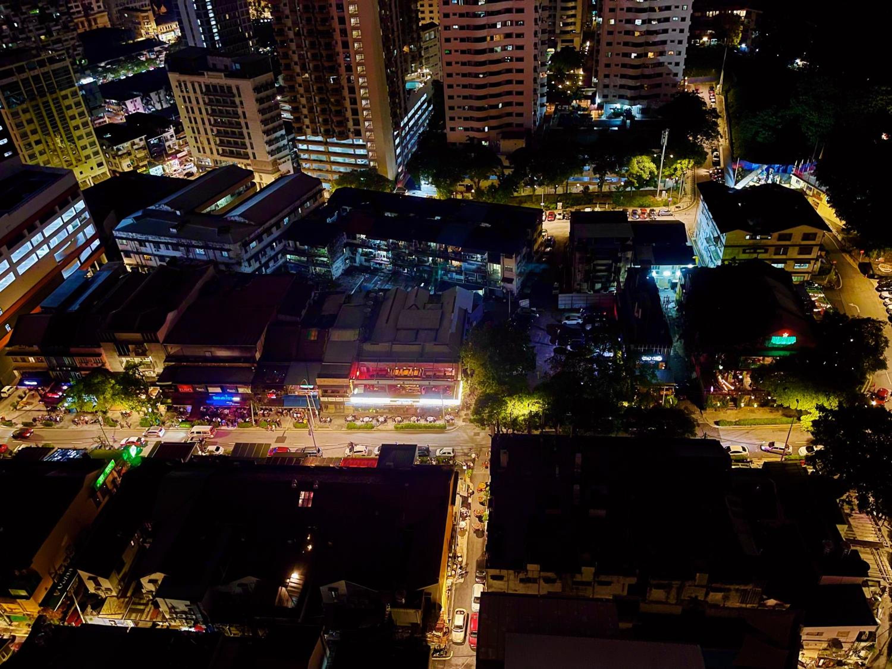 LUX SUITES KL City Pavilion Bukit Bintang with INFINITY POOL