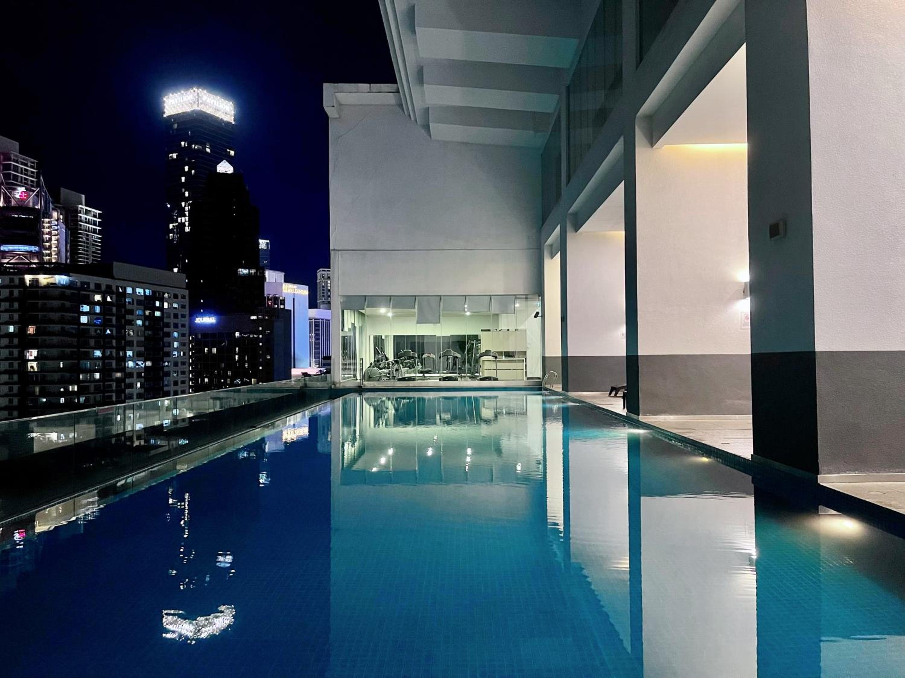 LUX SUITES KL City Pavilion Bukit Bintang with INFINITY POOL
