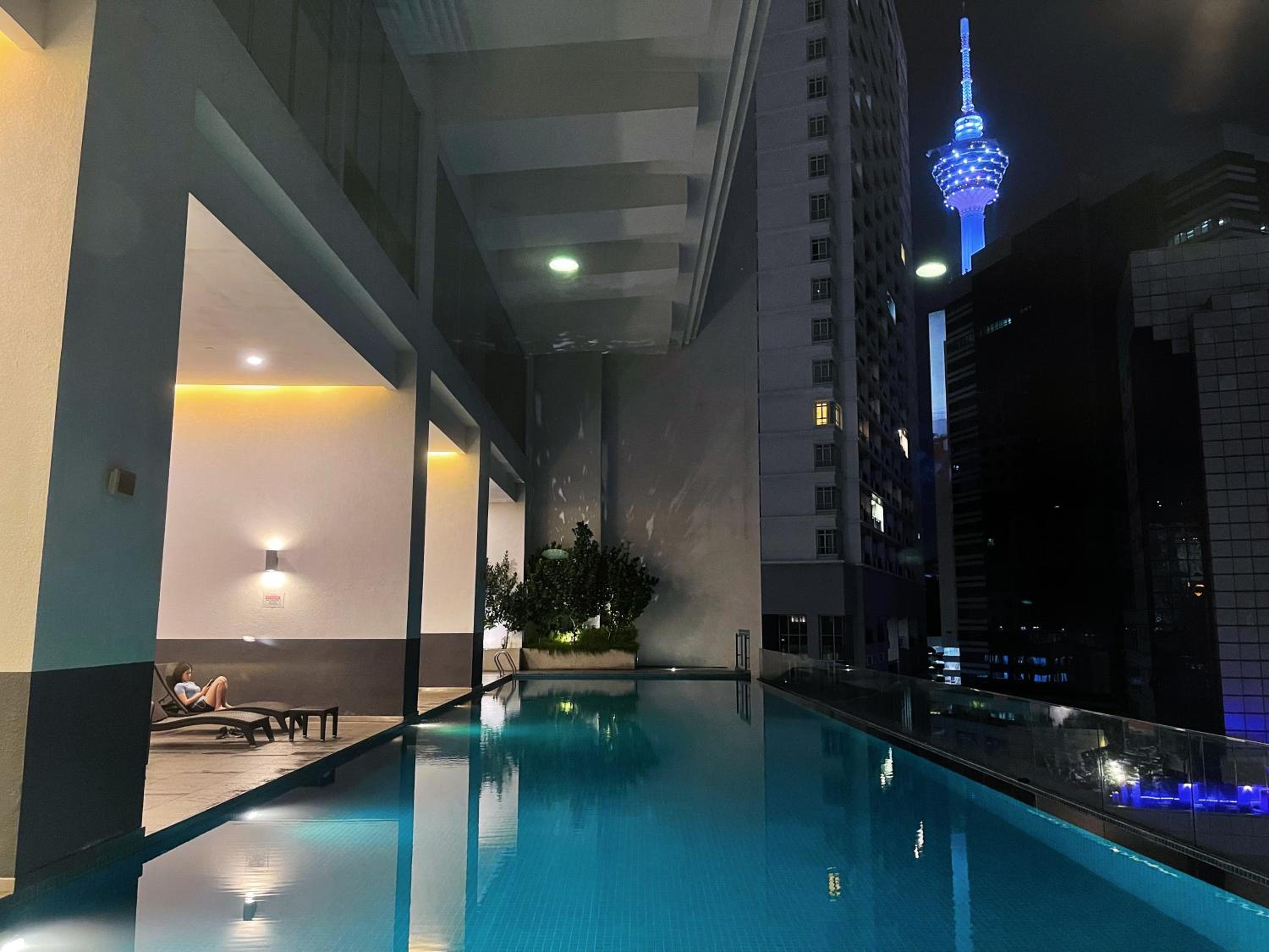 LUX SUITES KL City Pavilion Bukit Bintang with INFINITY POOL