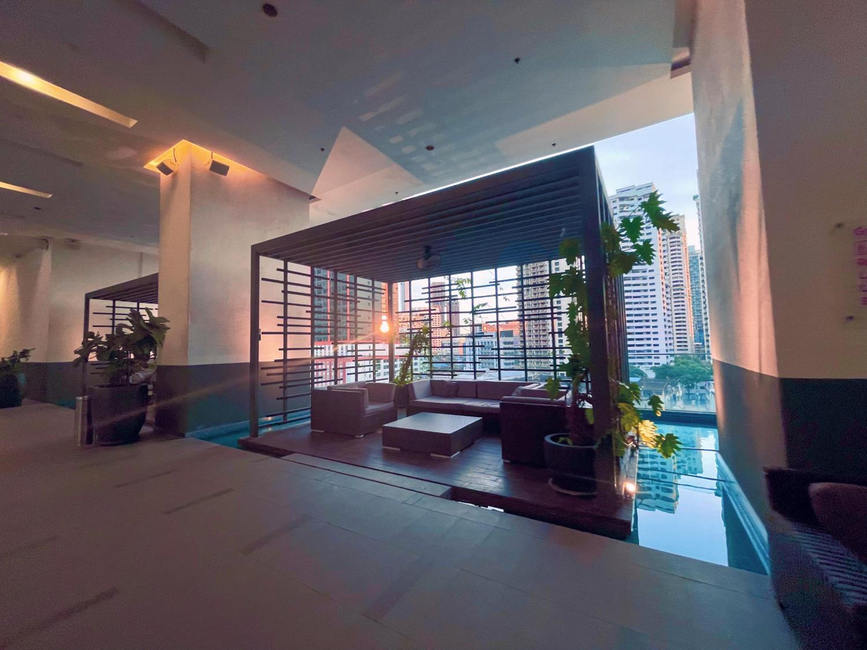 LUX SUITES KL City Pavilion Bukit Bintang with INFINITY POOL