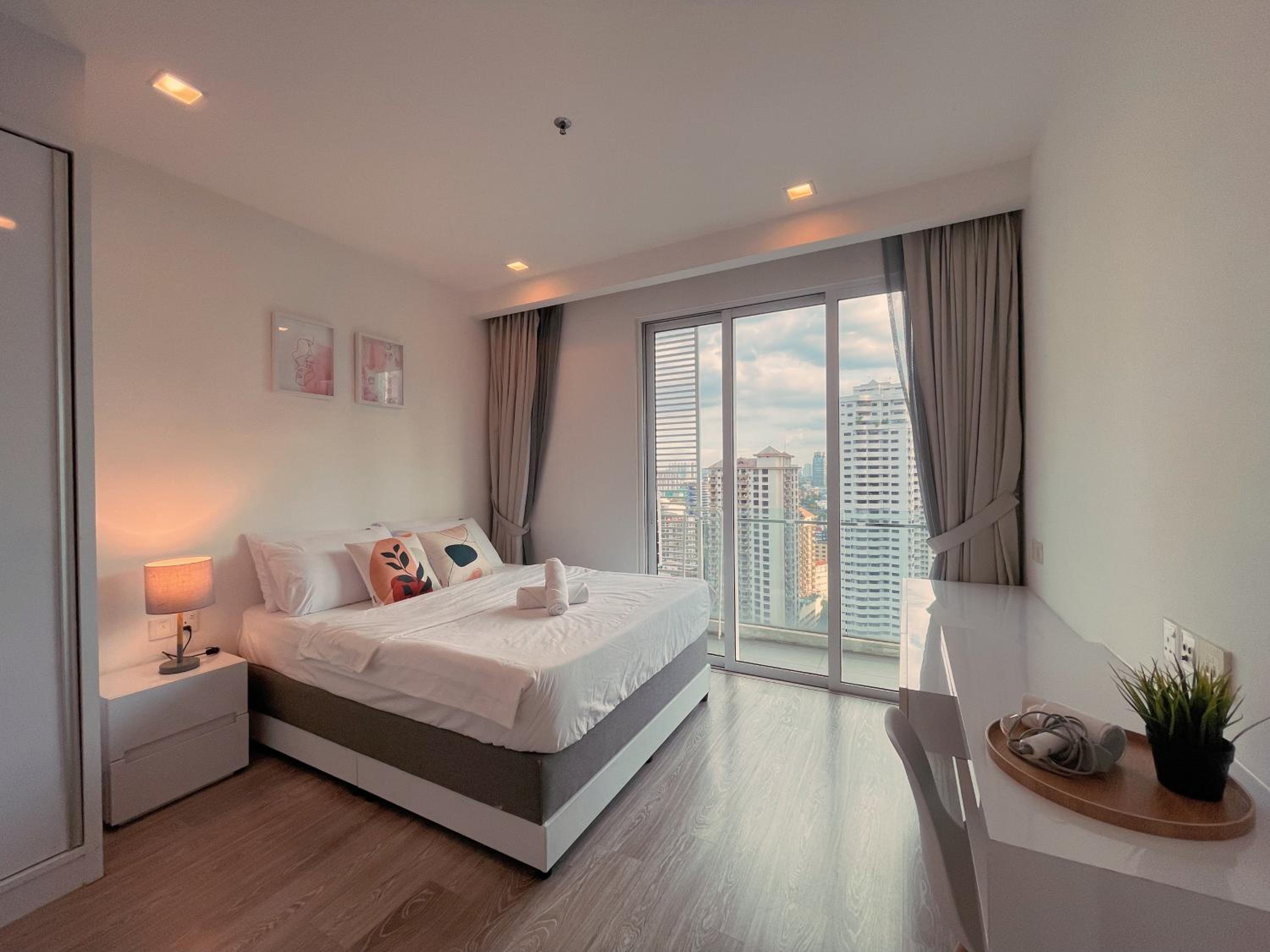 LUX SUITES KL City Pavilion Bukit Bintang with INFINITY POOL