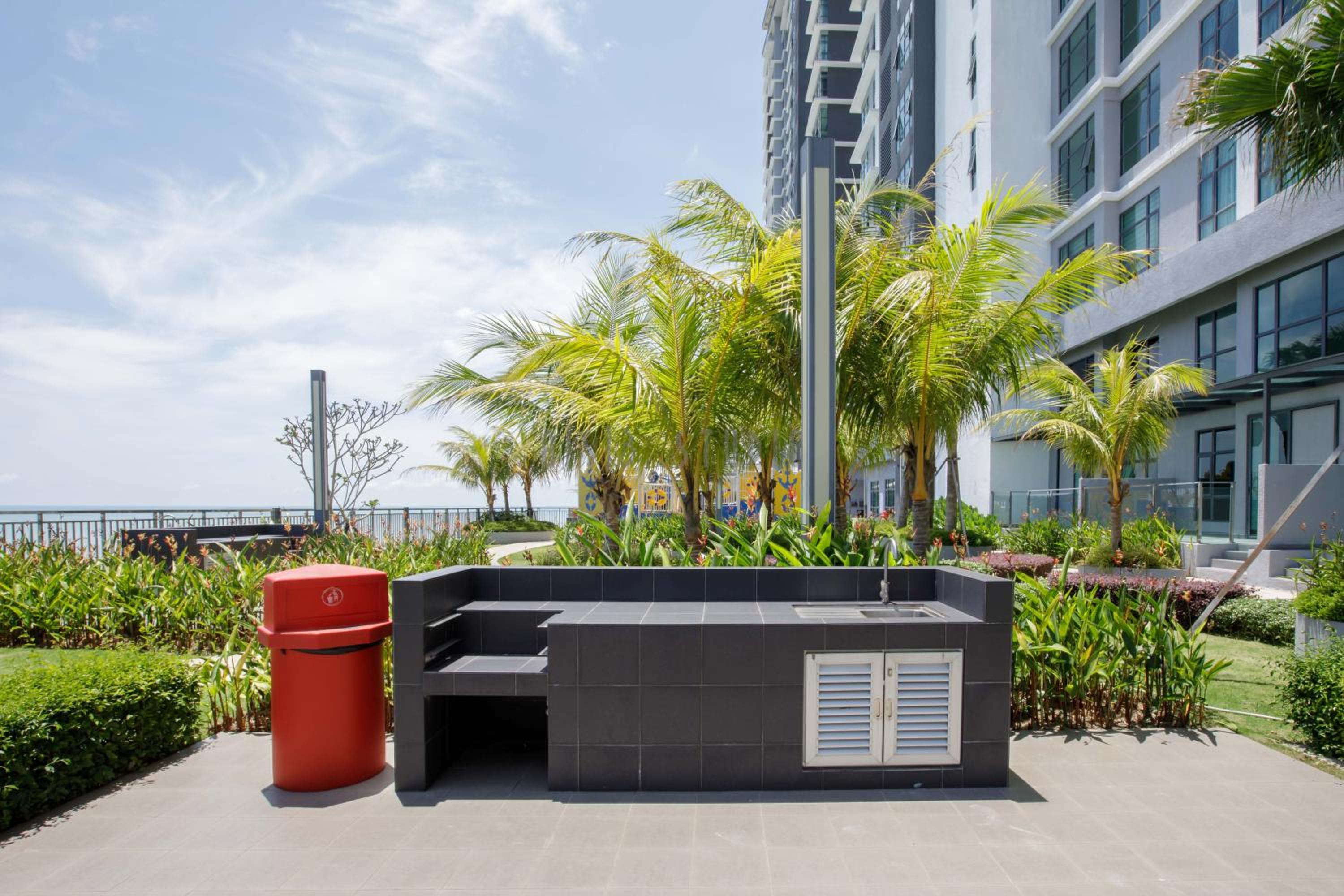 AISI3 Studio Seaview at Tanjung Lumpur photo 3