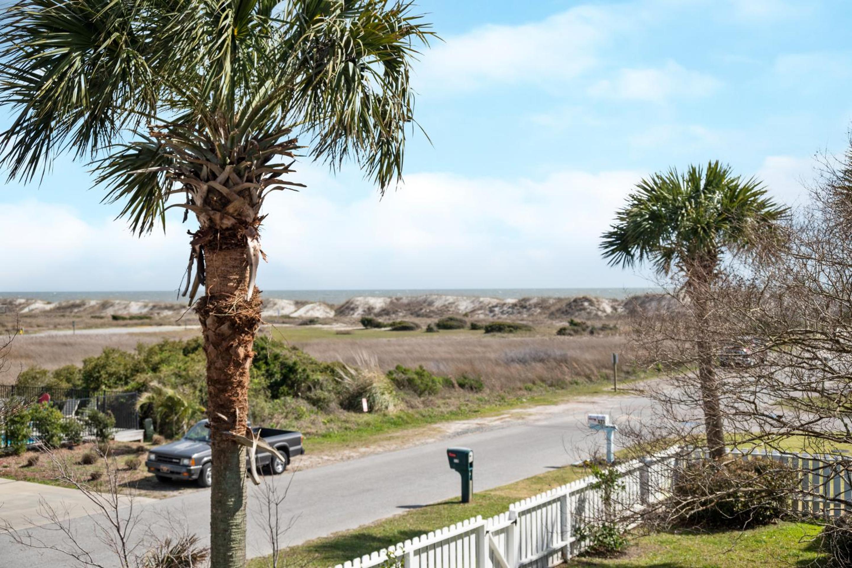 A Bit O'Heaven by Oak Island Accommodations view 3