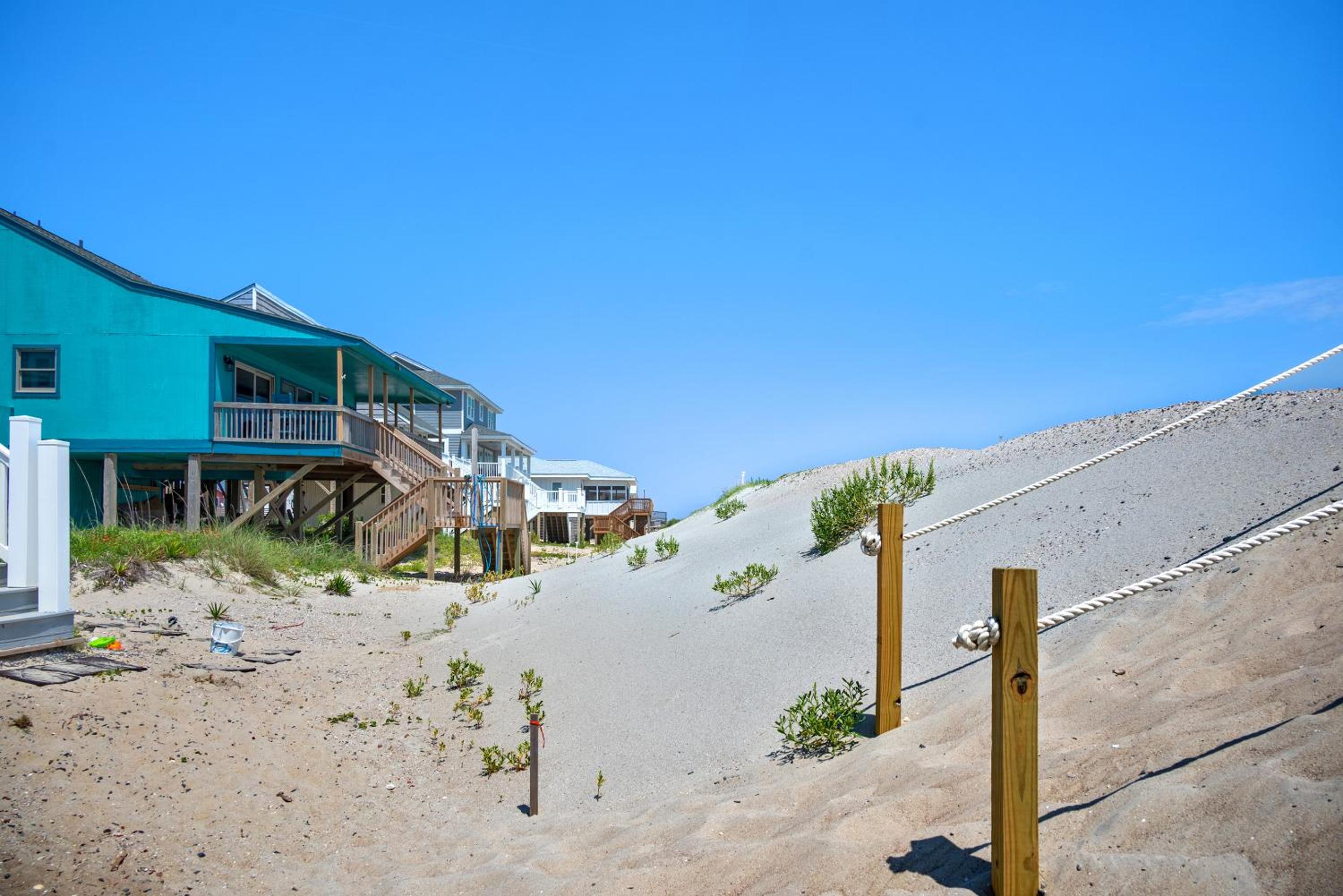 A Pirates Paradise by Oak Island Accommodations view 5