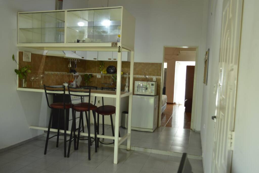Casa-Departamento en barrio Juniors. Como en casa.