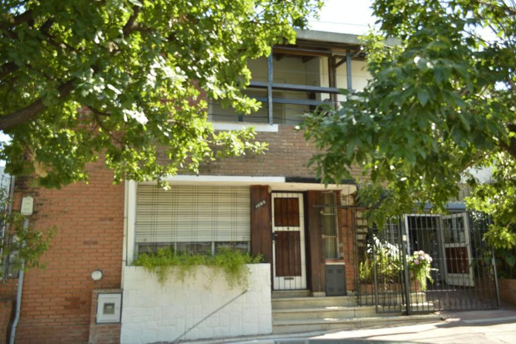 Casa-Departamento en barrio Juniors. Como en casa.