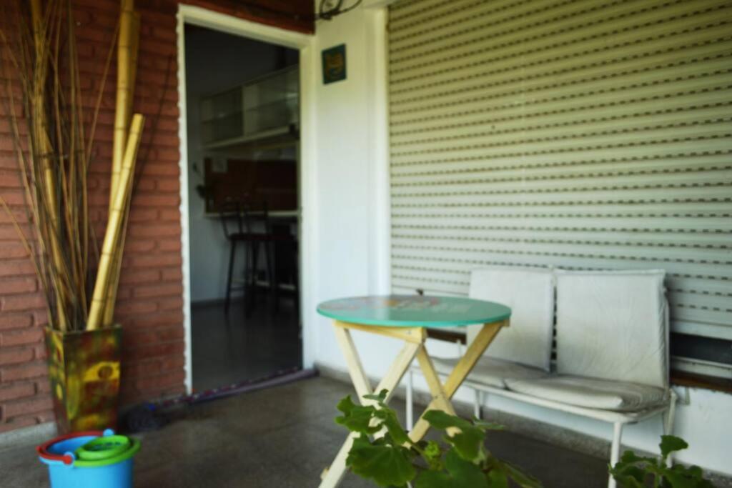 Casa-Departamento en barrio Juniors. Como en casa.