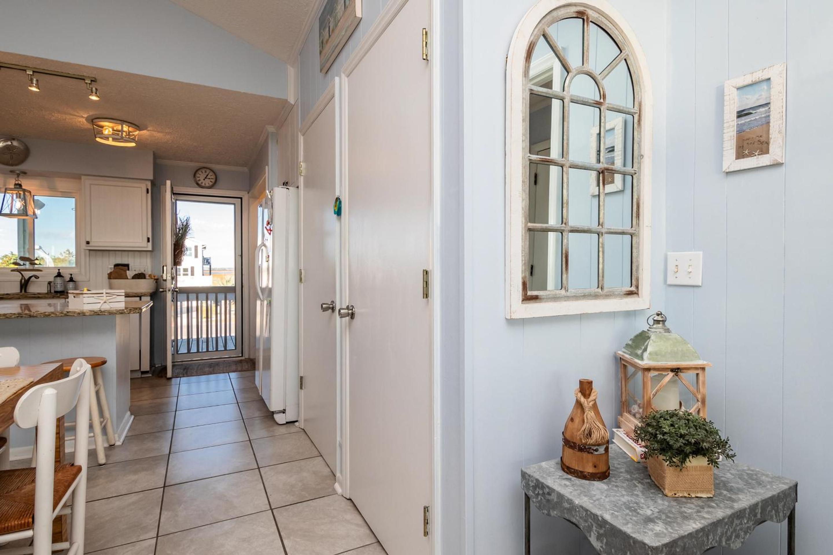 Caswell Cabana by Oak Island Accommodations view 3