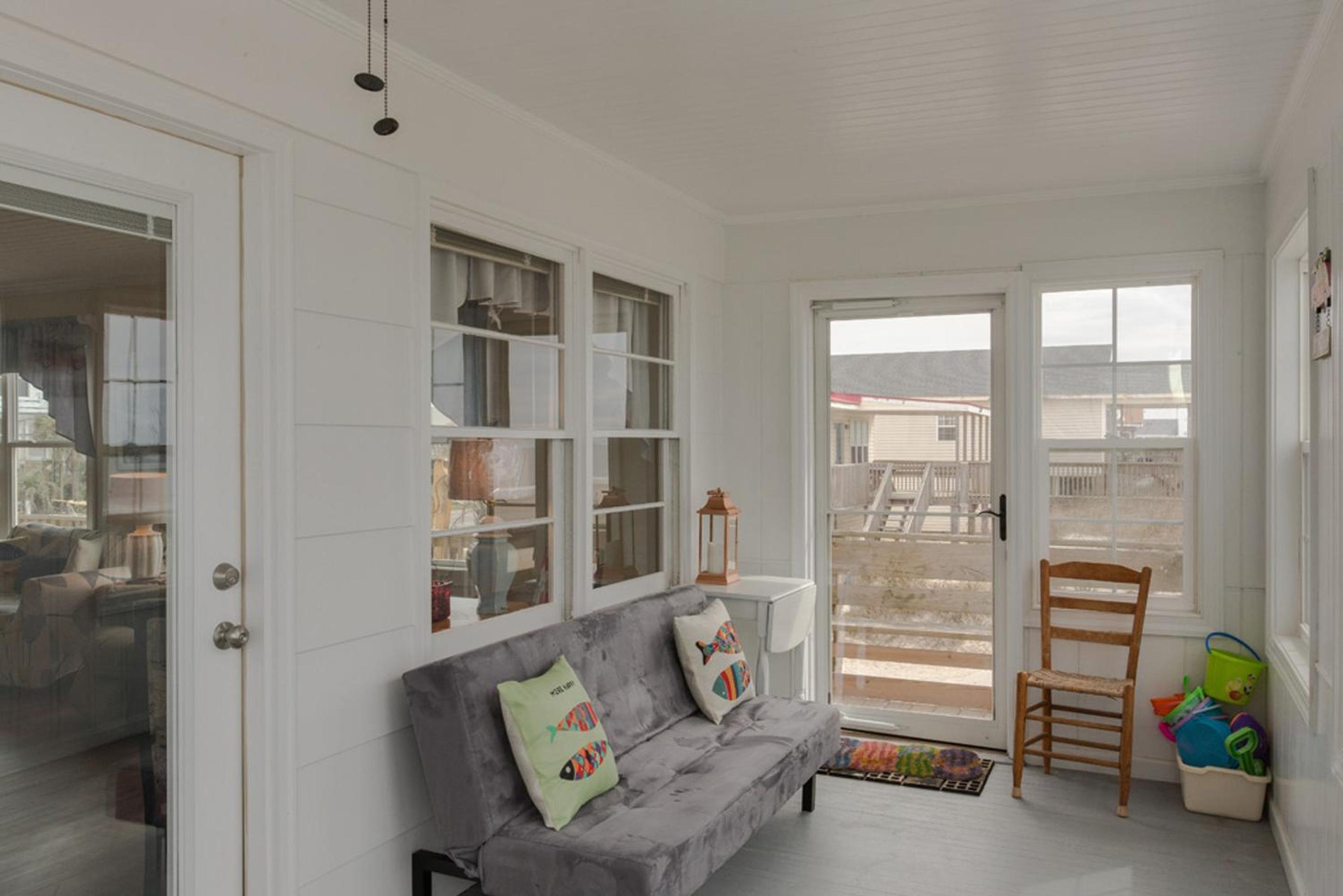 The Beach Fact Oar by Oak Island Accommodations view 2